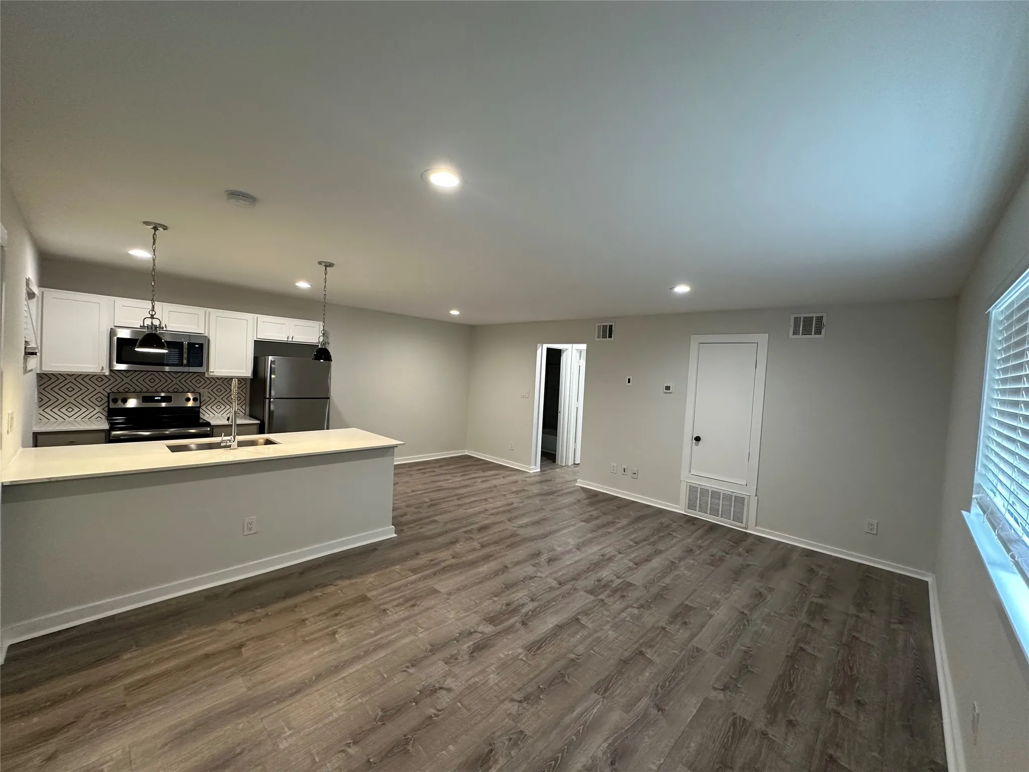 Apartment For Rent in Dallas County , 5018 San Jacinto Street 107, Dallas, Texas 75206, 1 Bedroom, 1 Bathroom, Garage spaces, 700 Sqft, built in 1956, mls#21300869, Real Estate Agent in Dallas, Homes For Rent in Dallas county, Homes For Rent in Dallas, Realtor in Dallas Texas, Real Estate Brokerage Independent Realty Texas, Luminita Cordes Realtor