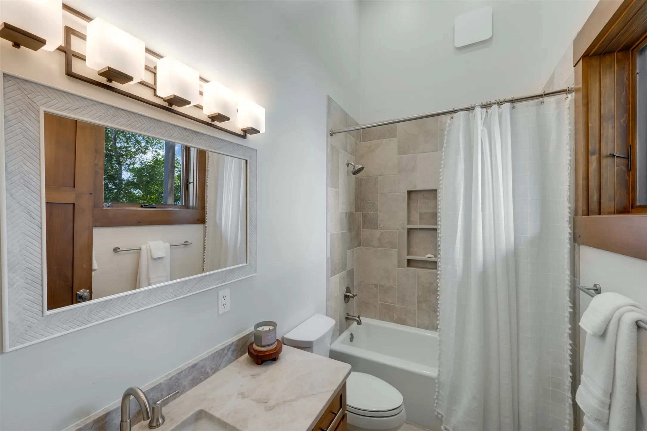 Single Family Residence For Sale in Cherokee County , 127 Lake Bluff Drive, Bullard, Texas 75757, 3 Bedroom, 3 Bathroom, 2 Garage spaces, 3,160 Sqft, built in 2023, mls#21300765, Real Estate Agent in Bullard, Homes For Sale in Cherokee county, Homes For Sale in Bullard, Realtor in Bullard Texas, Real Estate Brokerage Independent Realty Texas, Luminita Cordes Realtor