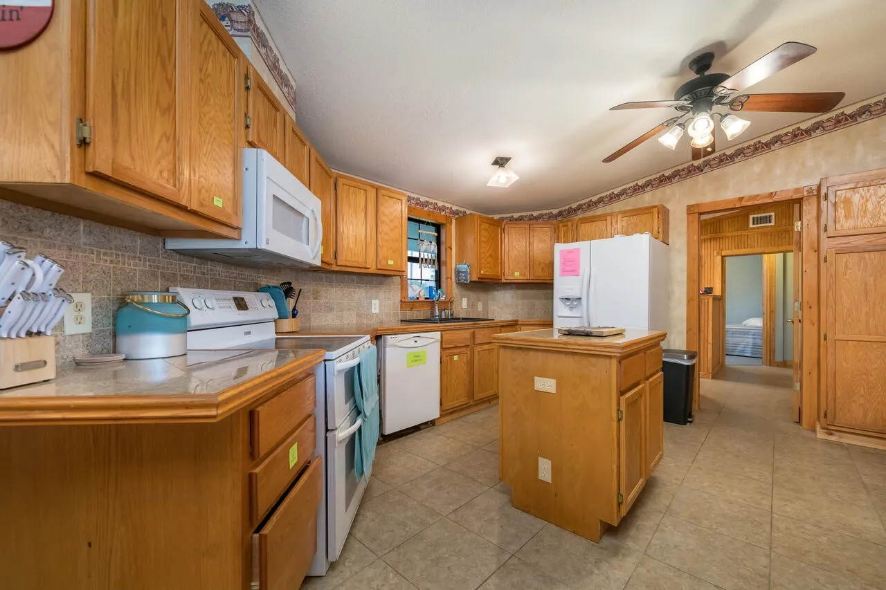 Manufactured Home For Sale in Limestone County , 1603 LCR 822, Groesbeck, Texas 76642, 5 Bedrooms, 2 Bathrooms, Garage spaces, 3,528 Sqft, built in 1999, Price $595,000, mls#21300678, Real Estate Agent in Groesbeck, Homes For Sale in Limestone county, Homes For Sale in Groesbeck, Realtor in Groesbeck Texas, Real Estate Brokerage Independent Realty Texas, Luminita Cordes Realtor