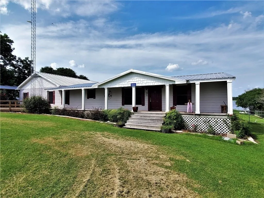 Manufactured Home For Sale in Limestone County , 1603 LCR 822, Groesbeck, Texas 76642, 5 Bedrooms, 2 Bathrooms, Garage spaces, 3,528 Sqft, built in 1999, Price $595,000, mls#21300678, Real Estate Agent in Groesbeck, Homes For Sale in Limestone county, Homes For Sale in Groesbeck, Realtor in Groesbeck Texas, Real Estate Brokerage Independent Realty Texas, Luminita Cordes Realtor
