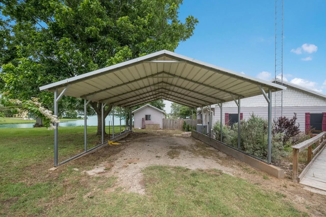 Manufactured Home For Sale in Limestone County , 1603 LCR 822, Groesbeck, Texas 76642, 5 Bedrooms, 2 Bathrooms, Garage spaces, 3,528 Sqft, built in 1999, Price $595,000, mls#21300678, Real Estate Agent in Groesbeck, Homes For Sale in Limestone county, Homes For Sale in Groesbeck, Realtor in Groesbeck Texas, Real Estate Brokerage Independent Realty Texas, Luminita Cordes Realtor