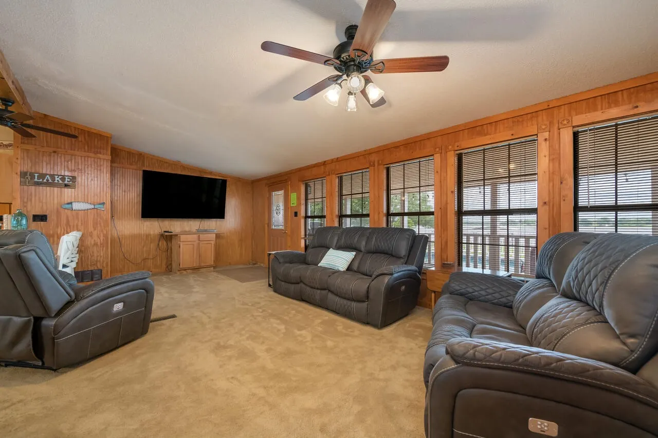 Manufactured Home For Sale in Limestone County , 1603 LCR 822, Groesbeck, Texas 76642, 5 Bedrooms, 2 Bathrooms, Garage spaces, 3,528 Sqft, built in 1999, Price $595,000, mls#21300678, Real Estate Agent in Groesbeck, Homes For Sale in Limestone county, Homes For Sale in Groesbeck, Realtor in Groesbeck Texas, Real Estate Brokerage Independent Realty Texas, Luminita Cordes Realtor