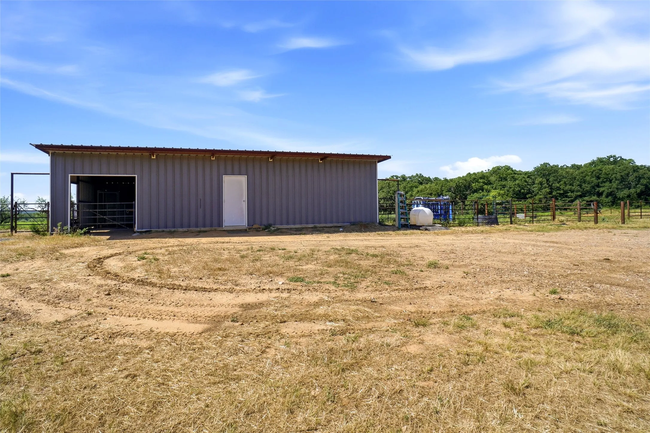 Farm For Sale in Jack County , 5511 Fm 2127, Bowie, Texas 76230, 2 Bedroom, 1 Bathroom, 1 Garage spaces, 1,200 Sqft, built in 2020, mls#21300879, Real Estate Agent in Bowie, Homes For Sale in Jack county, Homes For Sale in Bowie, Realtor in Bowie Texas, Real Estate Brokerage Independent Realty Texas, Luminita Cordes Realtor