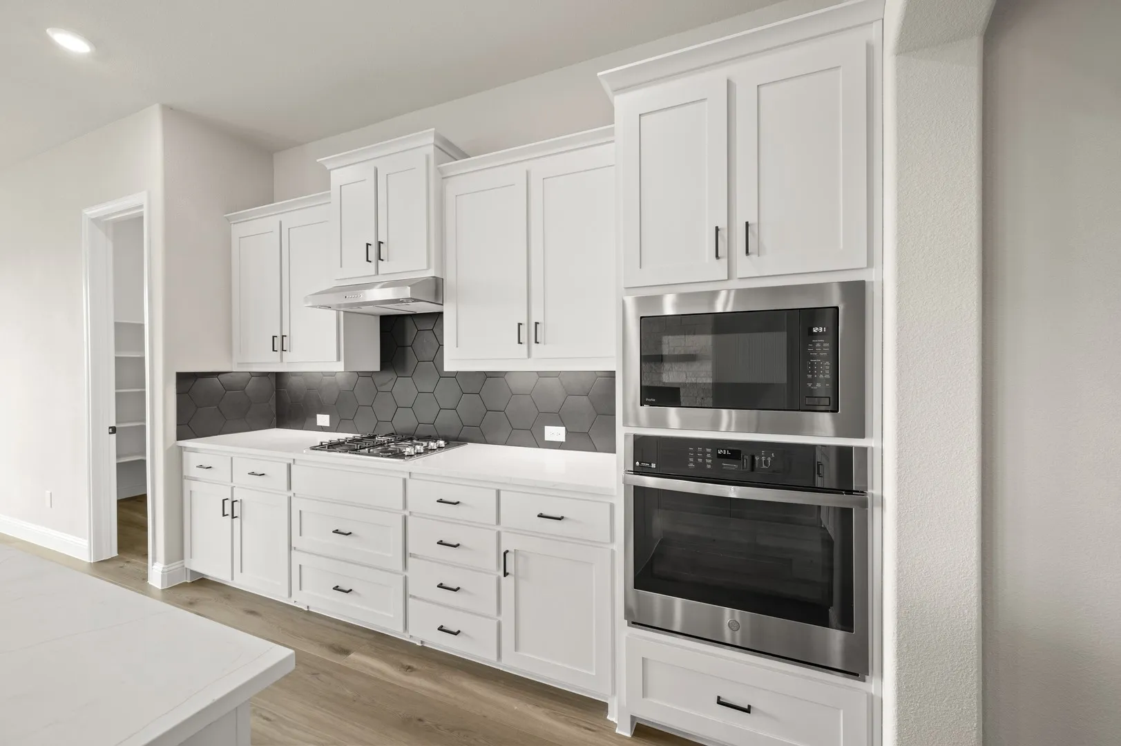 DFW-Myrtle Creek-Concept 2464-241 Pine Leaf Trail-Kitchen-Risewell Homes-4