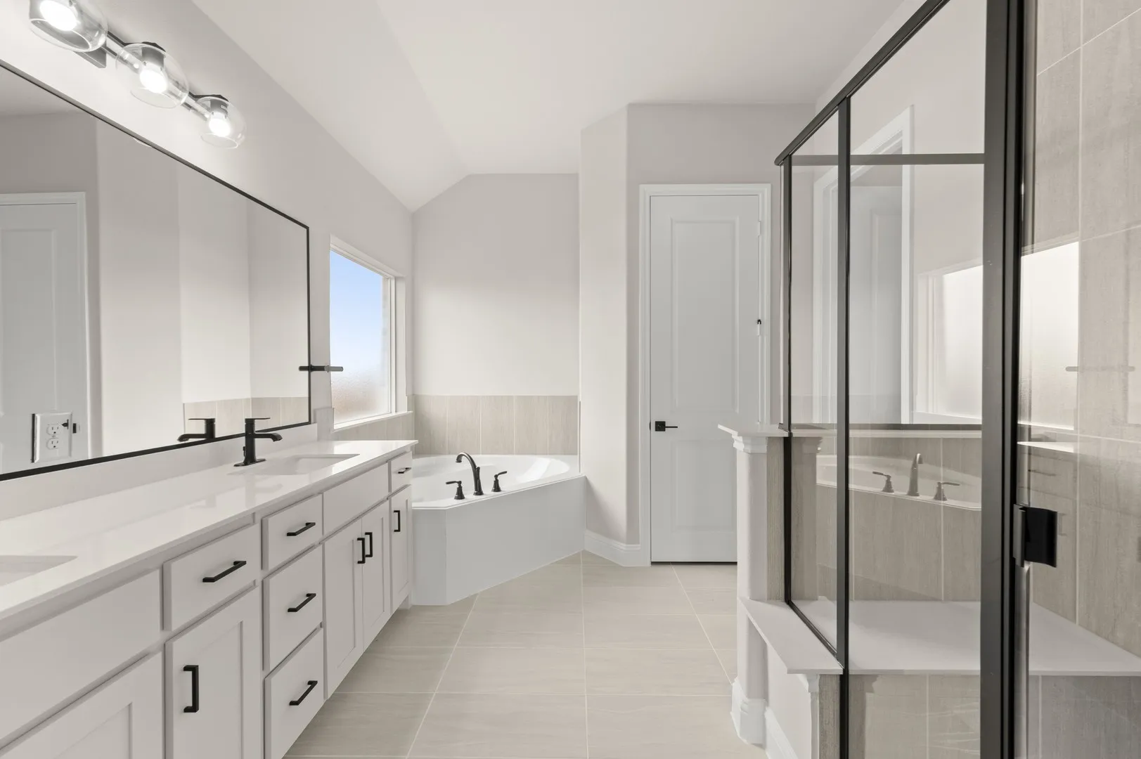 DFW-Myrtle Creek-Concept 2464-241 Pine Leaf Trail-PrimarySuite-Risewell Homes-3