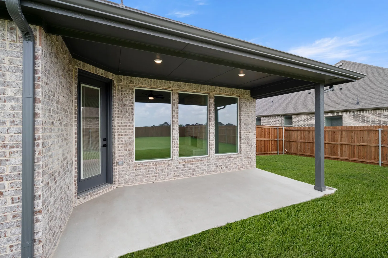 DFW-Myrtle Creek-Concept 2464-241 Pine Leaf Trail-BackExterior-Risewell Homes-3