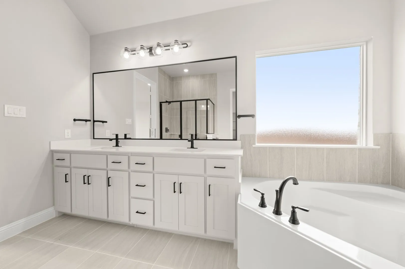 DFW-Myrtle Creek-Concept 2464-241 Pine Leaf Trail-PrimarySuite-Risewell Homes-4