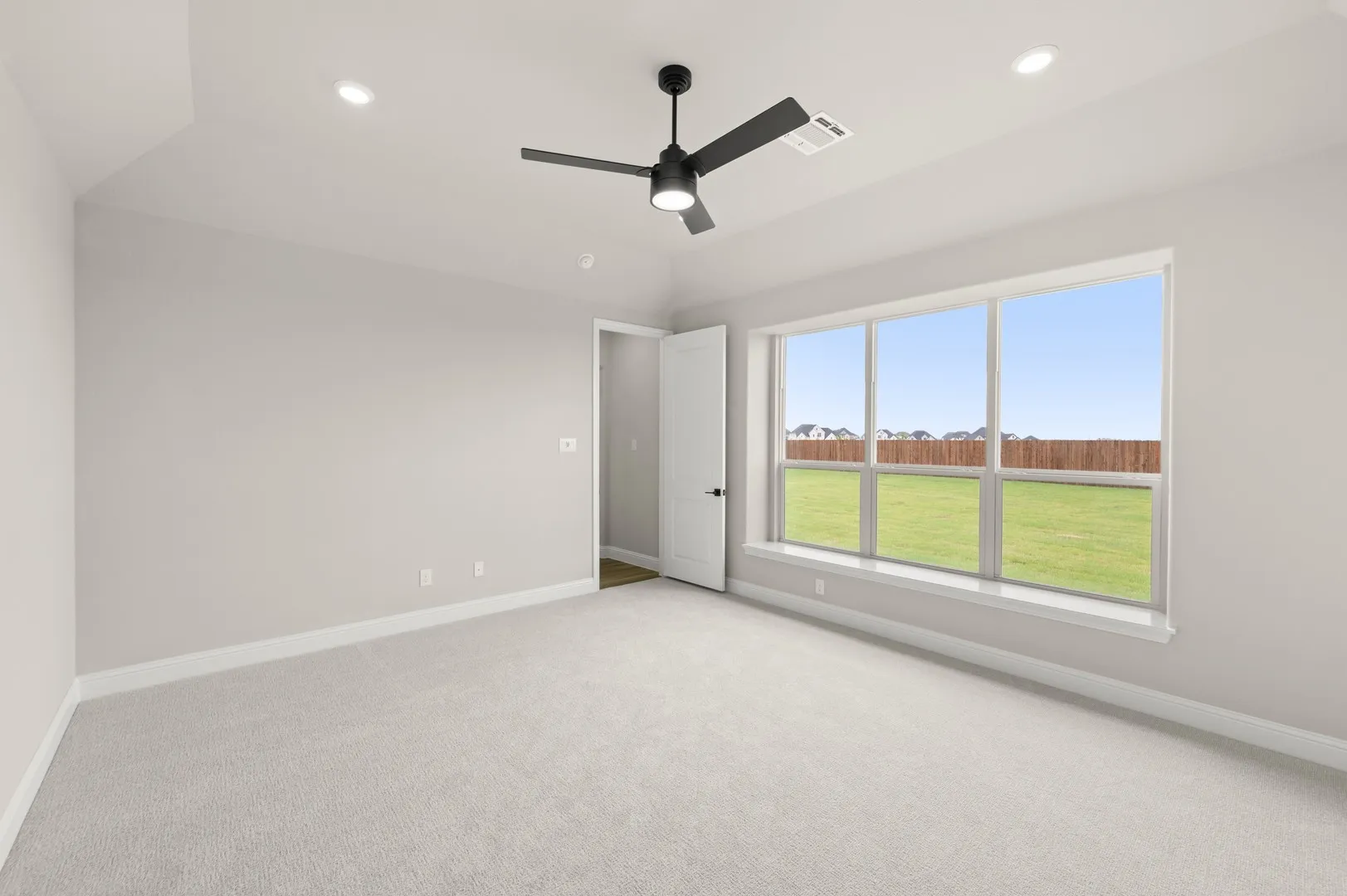 DFW-Myrtle Creek-Concept 2464-241 Pine Leaf Trail-PrimarySuite-Risewell Homes-2