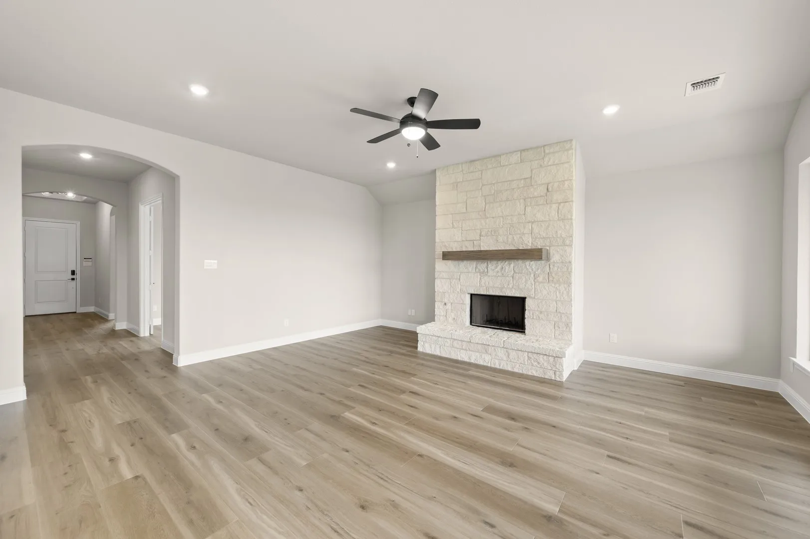 DFW-Myrtle Creek-Concept 2464-241 Pine Leaf Trail-LivingRoom-Risewell Homes-1