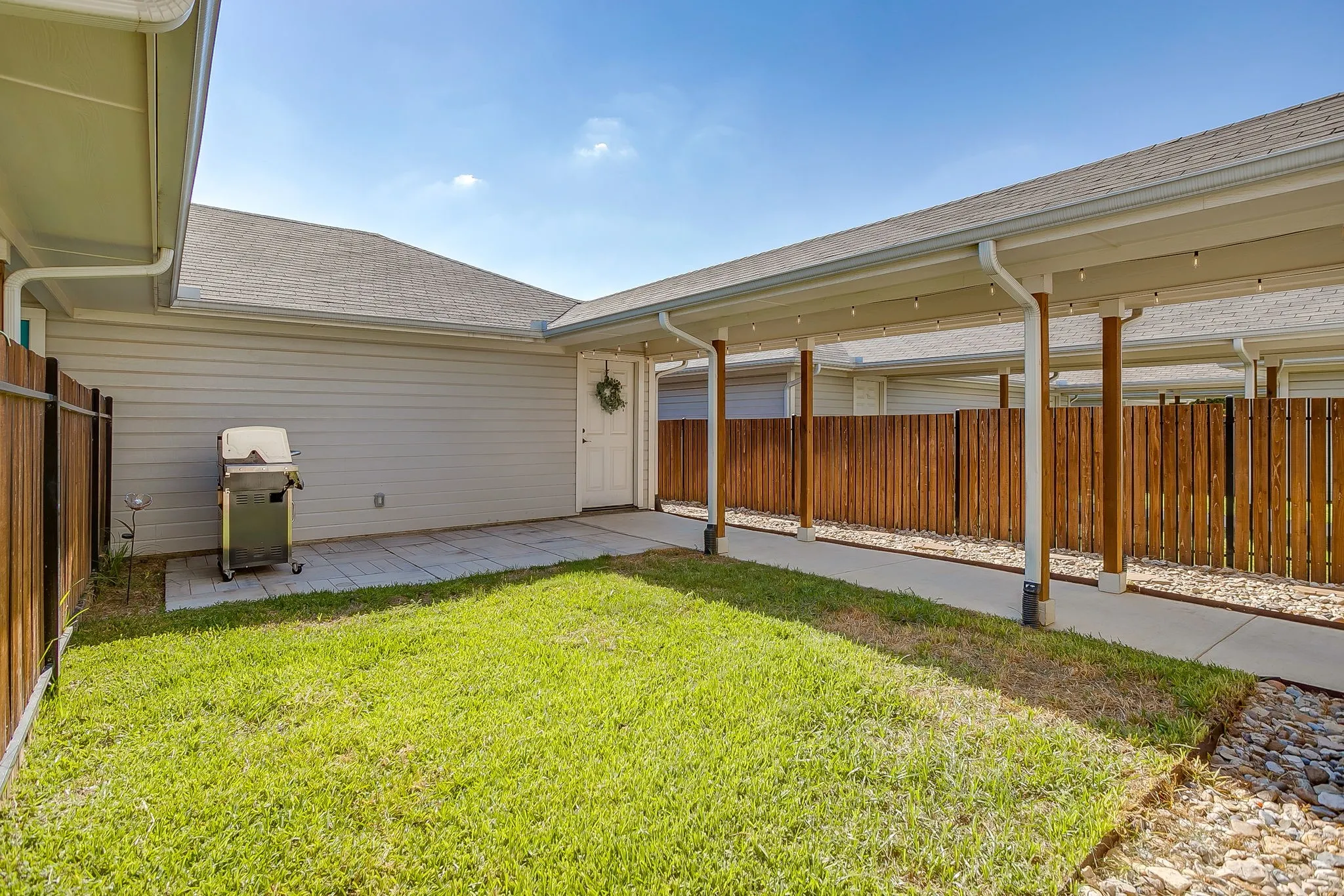 Single Family Residence For Sale in Johnson County , 464 Pine Street, Burleson, Texas 76028, 3 Bedroom, 3 Bathroom, 2 Garage spaces, 1,571 Sqft, built in 2019, mls#21299857, Real Estate Agent in Burleson, Homes For Sale in Johnson county, Homes For Sale in Burleson, Realtor in Burleson Texas, Real Estate Brokerage Independent Realty Texas, Luminita Cordes Realtor