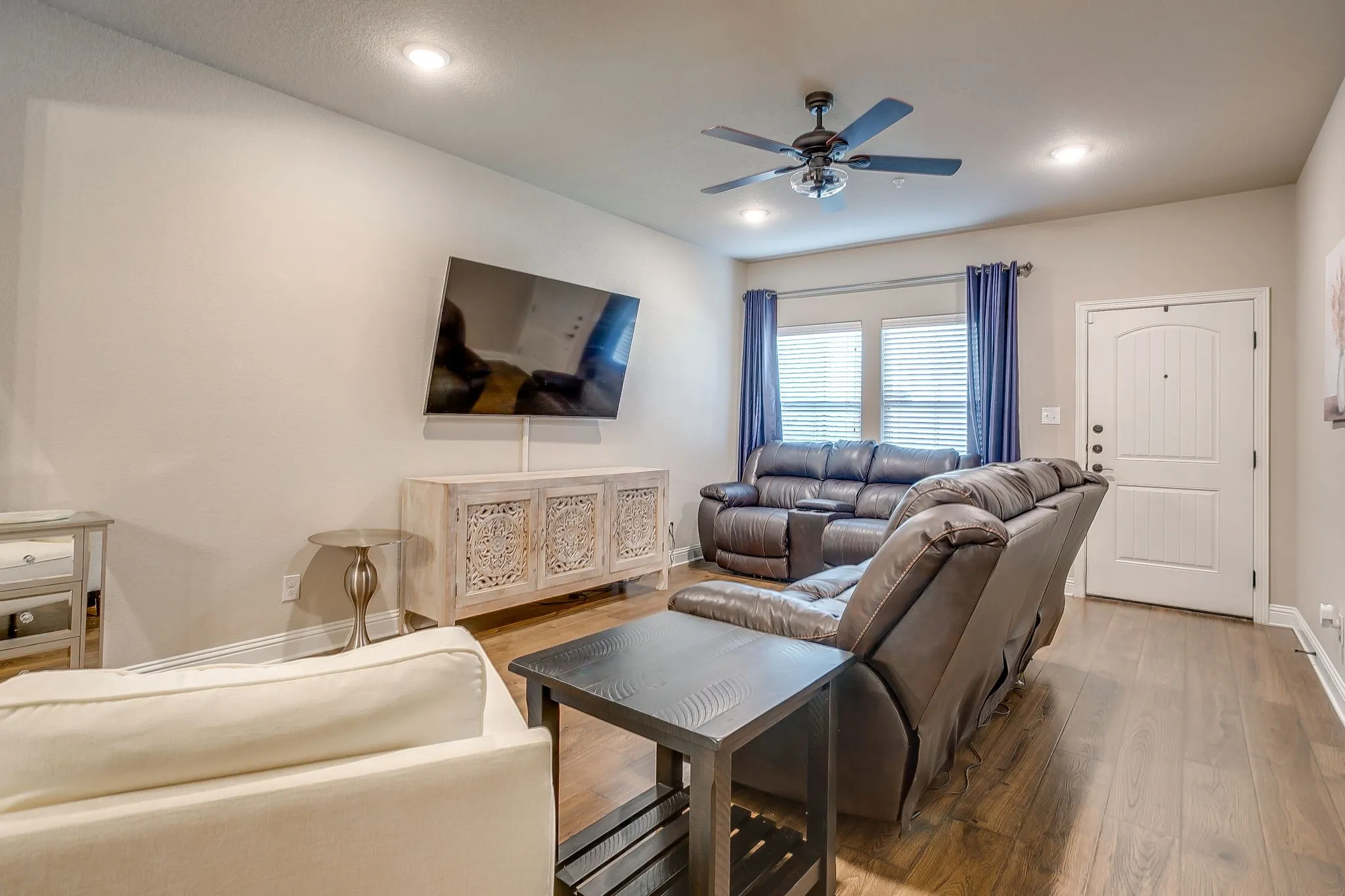 Living area featuring wood-finish flooring, recessed lighting, and a ceiling fan