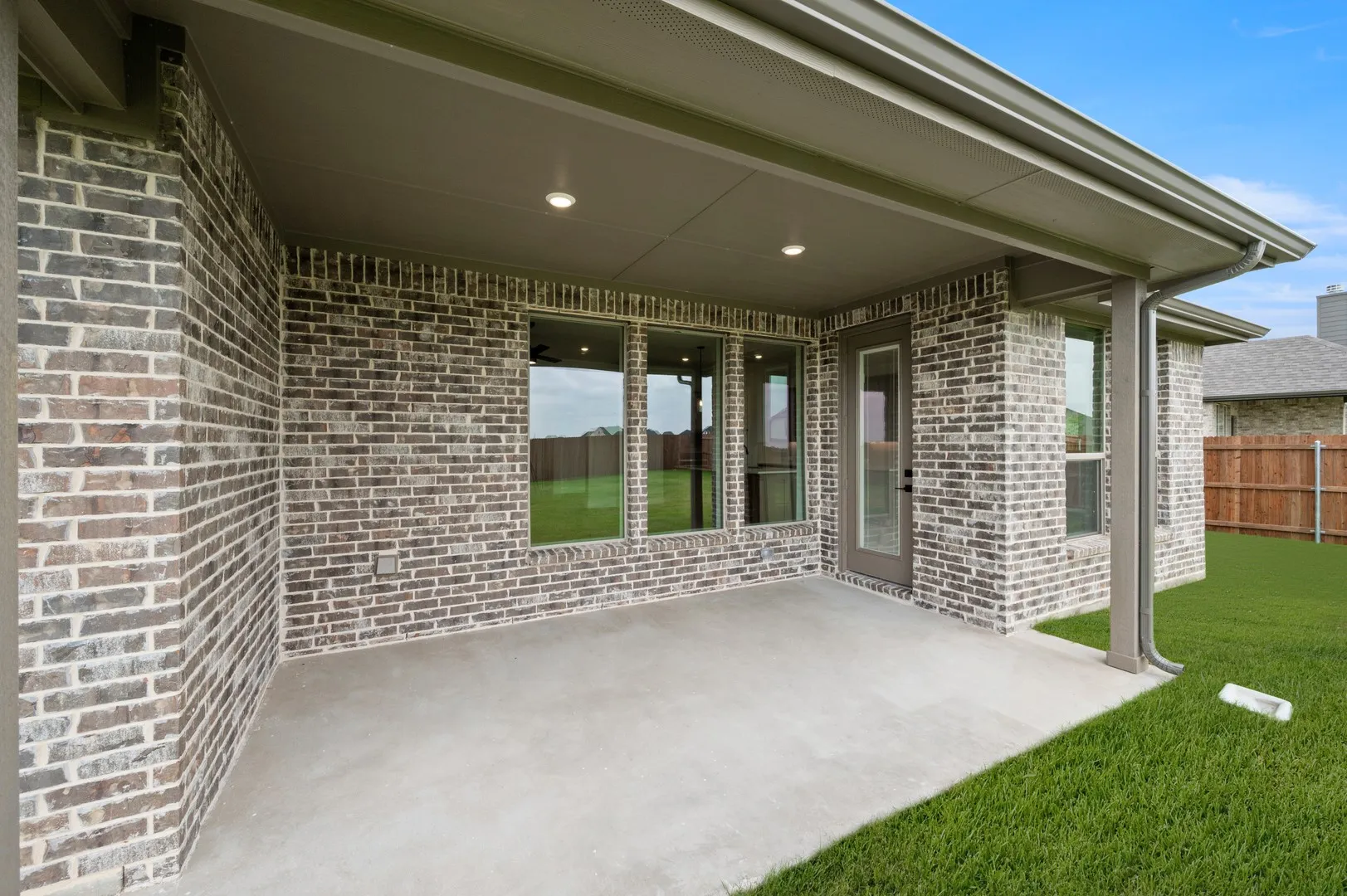DFW-Myrtle Creek-Concept 2370-237 Pine Leaf Trail-Back Exterior-Risewell Homes-1