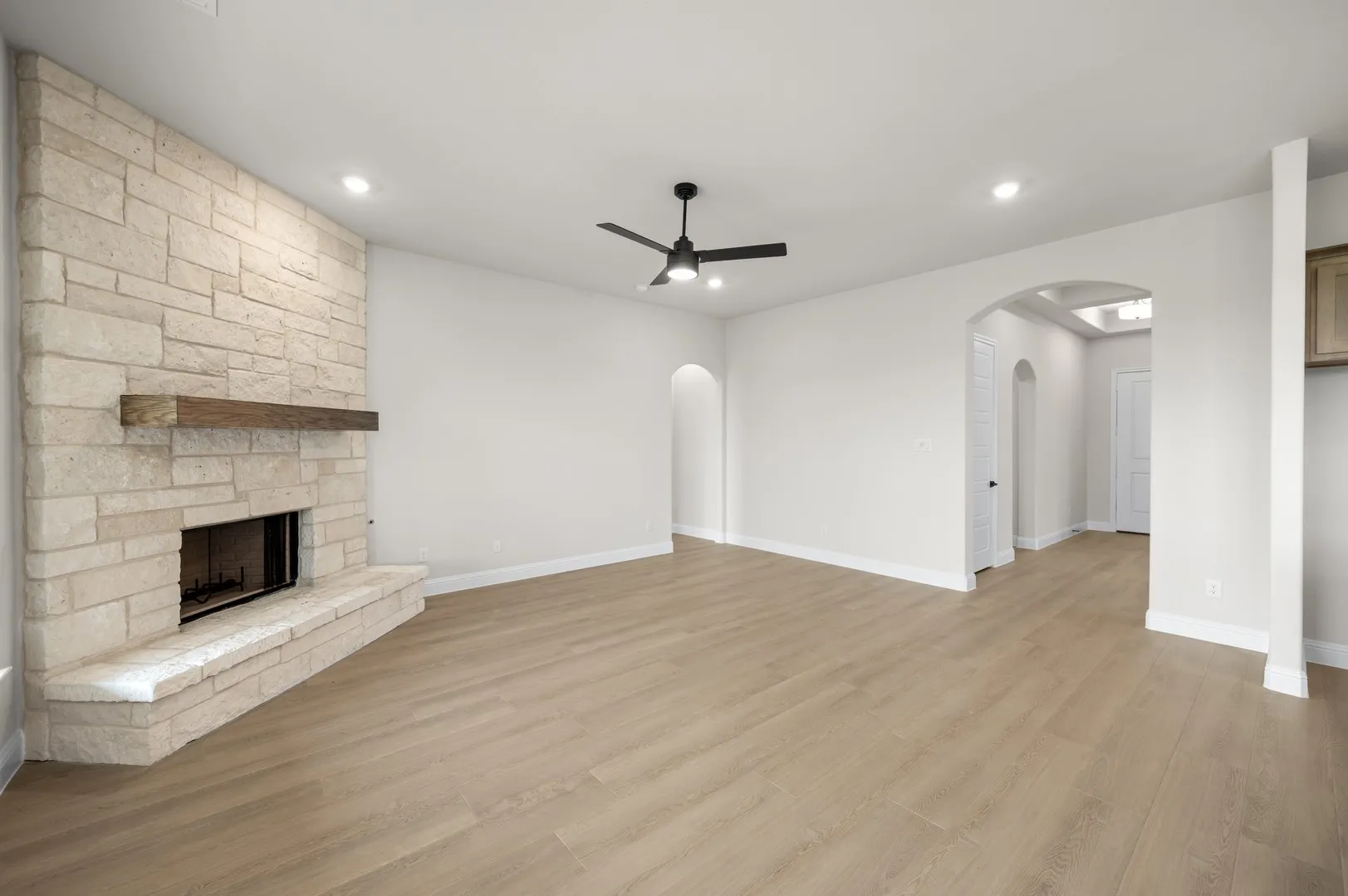DFW-Myrtle Creek-Concept 2370-237 Pine Leaf Trail- LivingRoom-Risewell Homes-2