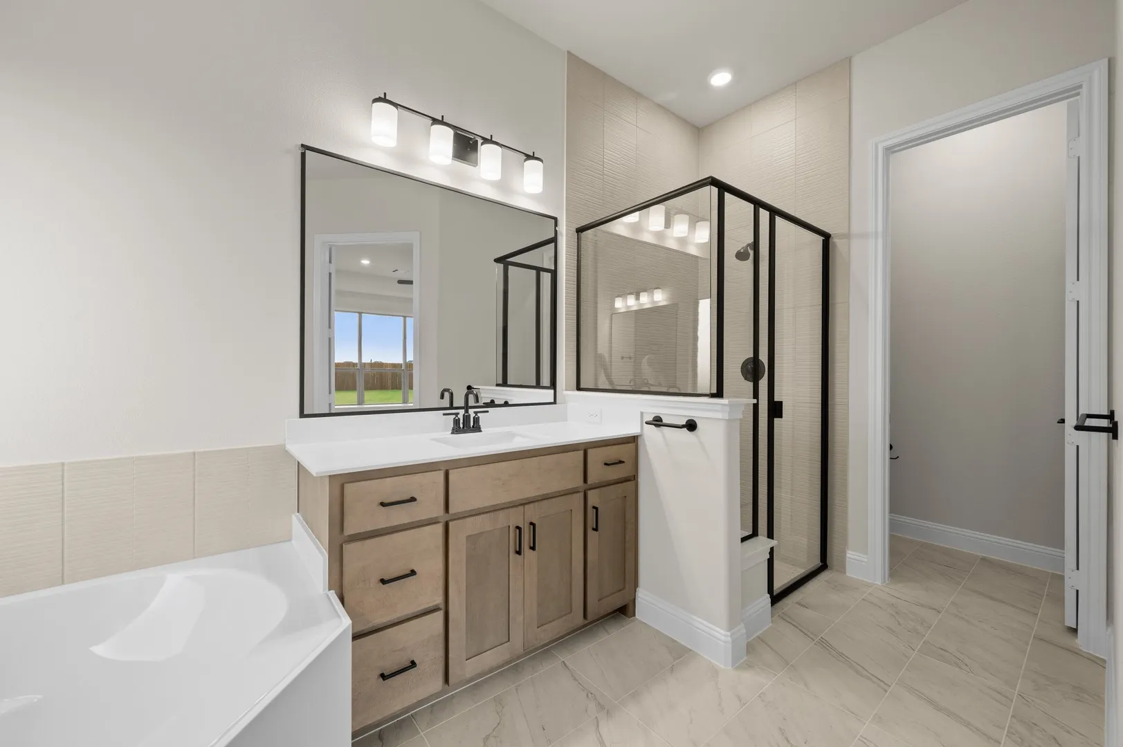 DFW-Myrtle Creek-Concept 2370-237 Pine Leaf Trail- PrimarySuite-Risewell Homes-5