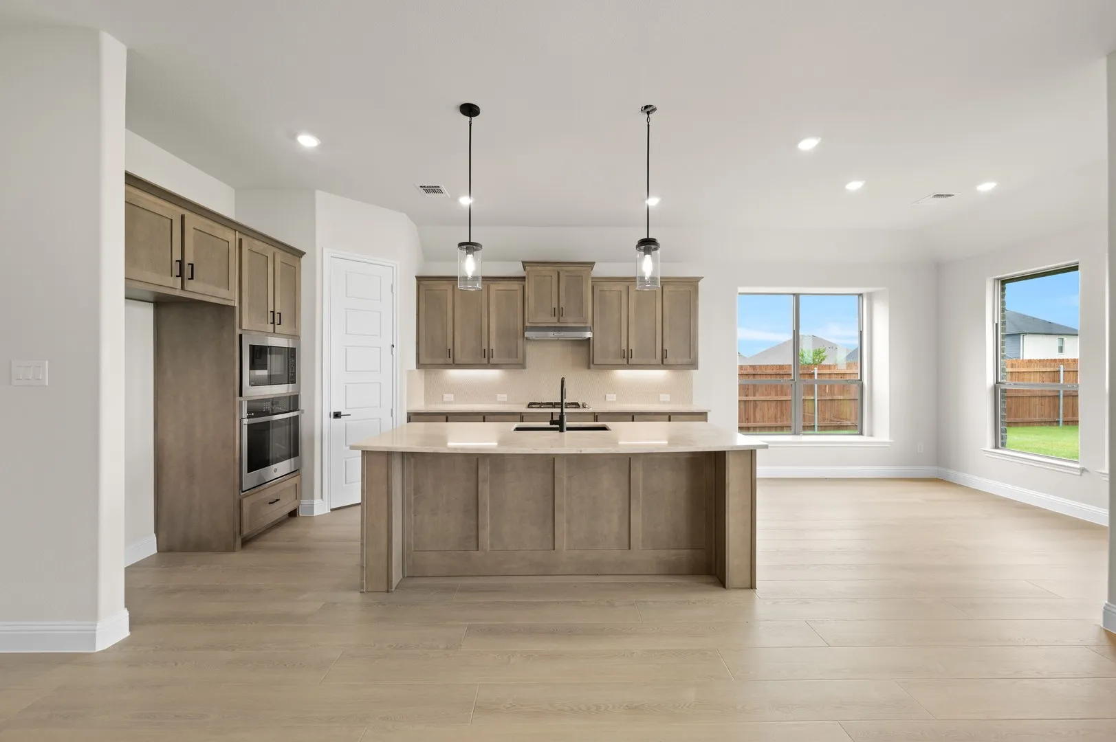 DFW-Myrtle Creek-Concept 2370-237 Pine Leaf Trail- Kitchen -Risewell Homes-1