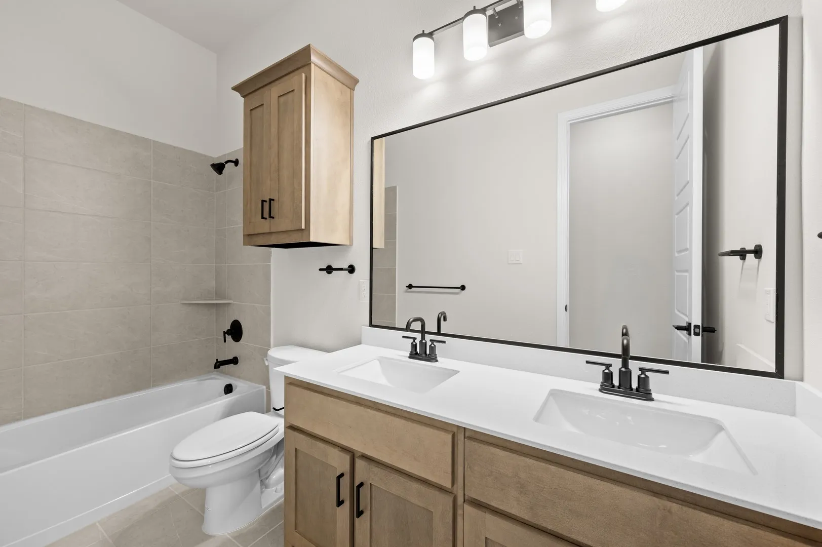 DFW-Myrtle Creek-Concept 2370-237 Pine Leaf Trail- Bathroom -Risewell Homes-1