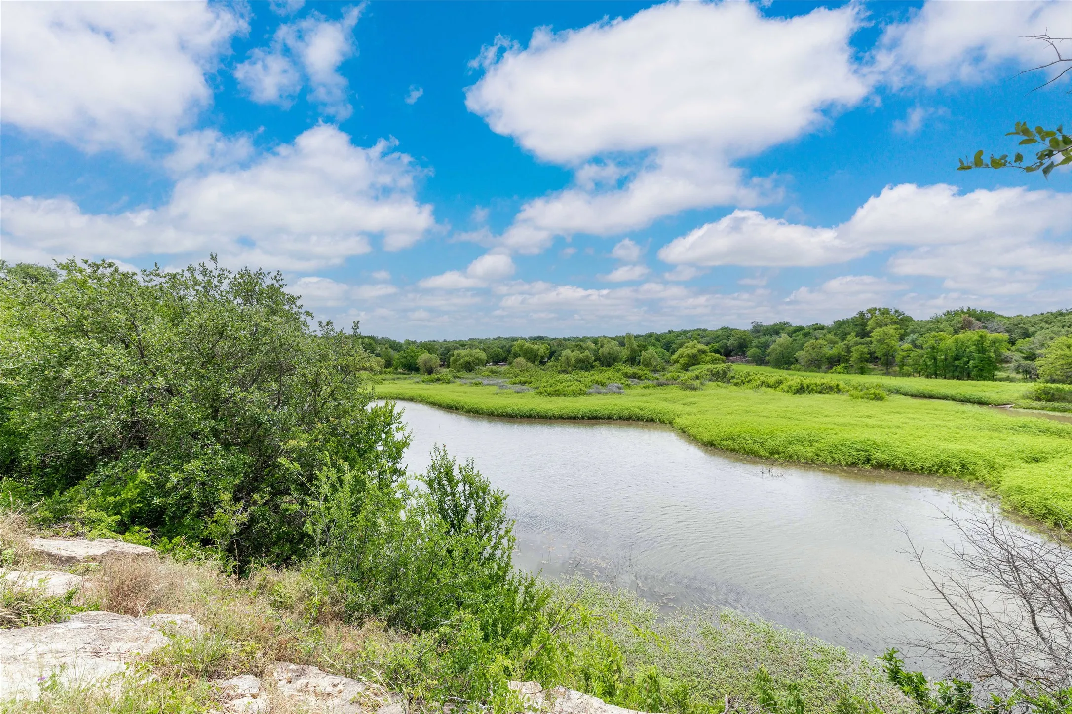 Mobile Home For Sale in Brown County , 4500 Lake Shore Drive, May, Texas 76857, 2 Bedroom, 2 Bathroom, Garage spaces, 1,064 Sqft, built in 1982, mls#21300524, Real Estate Agent in May, Homes For Sale in Brown county, Homes For Sale in May, Realtor in May Texas, Real Estate Brokerage Independent Realty Texas, Luminita Cordes Realtor