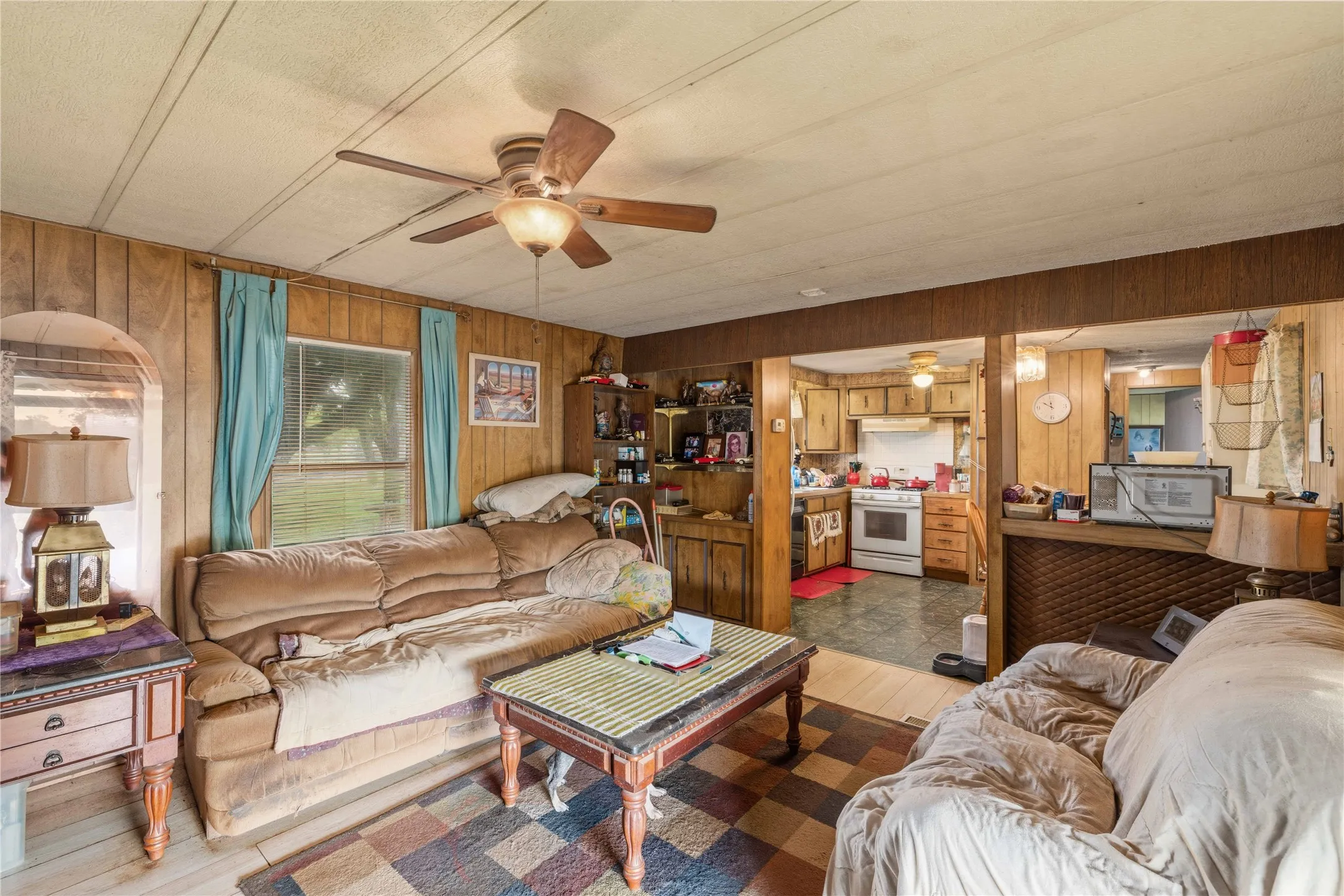 Mobile Home For Sale in Brown County , 4500 Lake Shore Drive, May, Texas 76857, 2 Bedroom, 2 Bathroom, Garage spaces, 1,064 Sqft, built in 1982, mls#21300524, Real Estate Agent in May, Homes For Sale in Brown county, Homes For Sale in May, Realtor in May Texas, Real Estate Brokerage Independent Realty Texas, Luminita Cordes Realtor