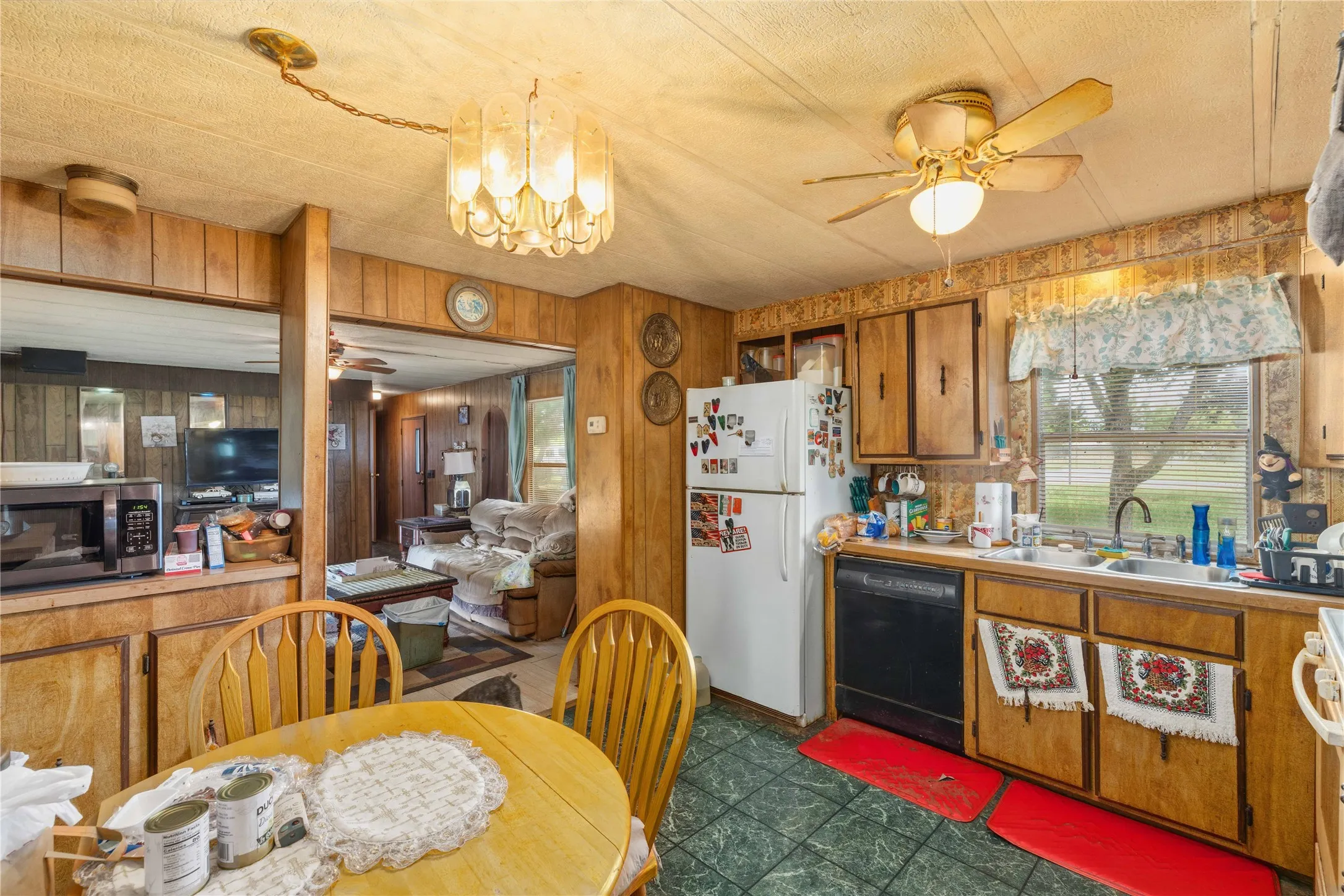 Mobile Home For Sale in Brown County , 4500 Lake Shore Drive, May, Texas 76857, 2 Bedroom, 2 Bathroom, Garage spaces, 1,064 Sqft, built in 1982, mls#21300524, Real Estate Agent in May, Homes For Sale in Brown county, Homes For Sale in May, Realtor in May Texas, Real Estate Brokerage Independent Realty Texas, Luminita Cordes Realtor