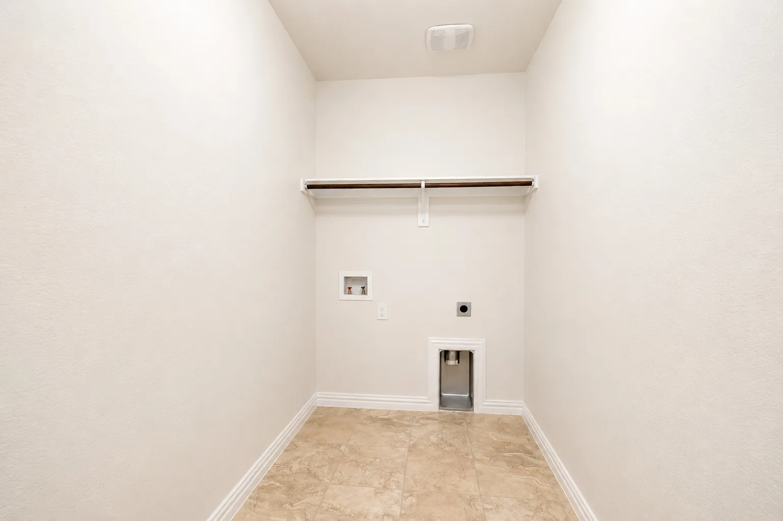 Single Family Residence For Sale in Tarrant County , 9828 Milkweed Lane, Fort Worth, Texas 76177, 6 Bedroom, 4 Bathroom, 2 Garage spaces, 4,565 Sqft, built in 2017, mls#21300735, Real Estate Agent in Fort Worth, Homes For Sale in Tarrant county, Homes For Sale in Fort Worth, Realtor in Fort Worth Texas, Real Estate Brokerage Independent Realty Texas, Luminita Cordes Realtor