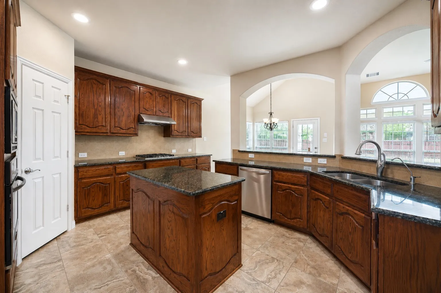 Single Family Residence For Sale in Tarrant County , 9828 Milkweed Lane, Fort Worth, Texas 76177, 6 Bedroom, 4 Bathroom, 2 Garage spaces, 4,565 Sqft, built in 2017, mls#21300735, Real Estate Agent in Fort Worth, Homes For Sale in Tarrant county, Homes For Sale in Fort Worth, Realtor in Fort Worth Texas, Real Estate Brokerage Independent Realty Texas, Luminita Cordes Realtor