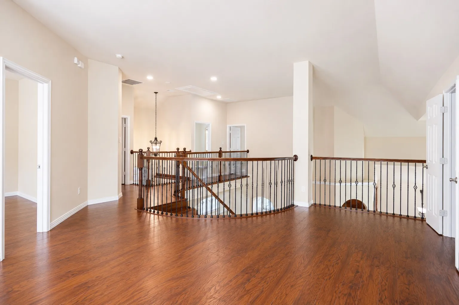 Single Family Residence For Sale in Tarrant County , 9828 Milkweed Lane, Fort Worth, Texas 76177, 6 Bedroom, 4 Bathroom, 2 Garage spaces, 4,565 Sqft, built in 2017, mls#21300735, Real Estate Agent in Fort Worth, Homes For Sale in Tarrant county, Homes For Sale in Fort Worth, Realtor in Fort Worth Texas, Real Estate Brokerage Independent Realty Texas, Luminita Cordes Realtor