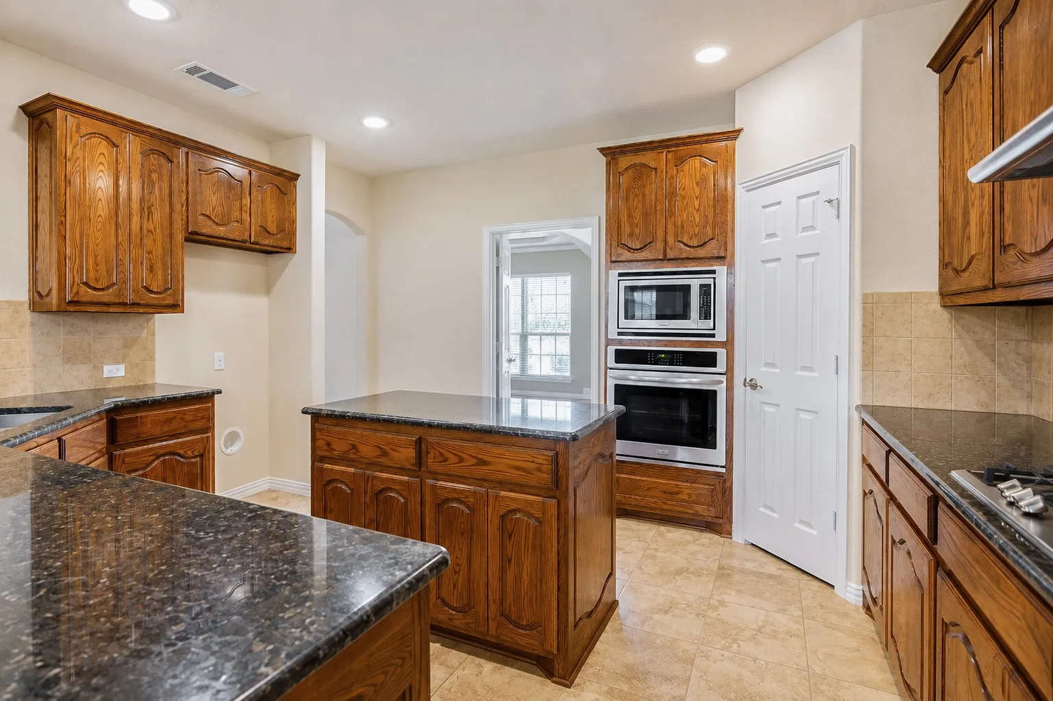Single Family Residence For Sale in Tarrant County , 9828 Milkweed Lane, Fort Worth, Texas 76177, 6 Bedroom, 4 Bathroom, 2 Garage spaces, 4,565 Sqft, built in 2017, mls#21300735, Real Estate Agent in Fort Worth, Homes For Sale in Tarrant county, Homes For Sale in Fort Worth, Realtor in Fort Worth Texas, Real Estate Brokerage Independent Realty Texas, Luminita Cordes Realtor