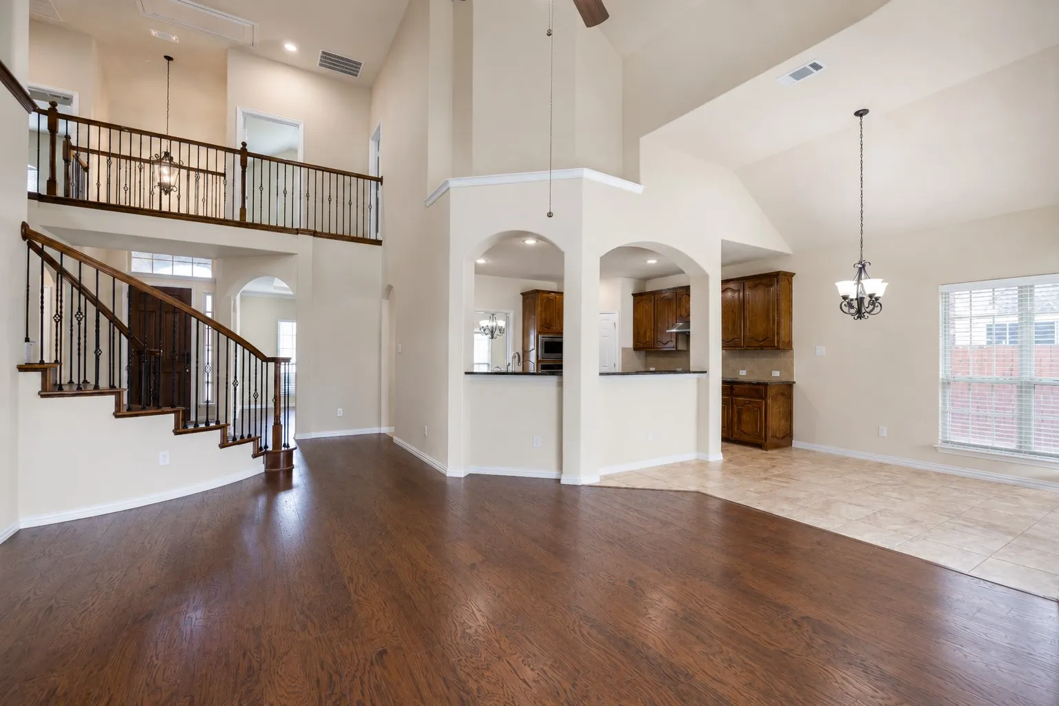 Single Family Residence For Sale in Tarrant County , 9828 Milkweed Lane, Fort Worth, Texas 76177, 6 Bedroom, 4 Bathroom, 2 Garage spaces, 4,565 Sqft, built in 2017, mls#21300735, Real Estate Agent in Fort Worth, Homes For Sale in Tarrant county, Homes For Sale in Fort Worth, Realtor in Fort Worth Texas, Real Estate Brokerage Independent Realty Texas, Luminita Cordes Realtor