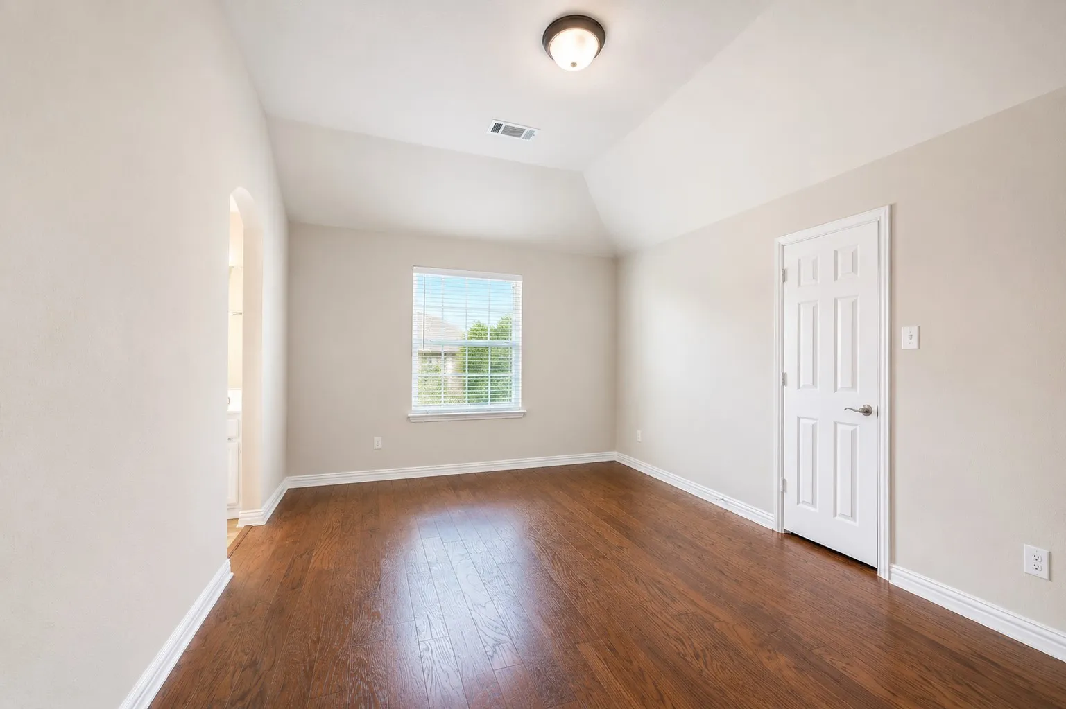Single Family Residence For Sale in Tarrant County , 9828 Milkweed Lane, Fort Worth, Texas 76177, 6 Bedroom, 4 Bathroom, 2 Garage spaces, 4,565 Sqft, built in 2017, mls#21300735, Real Estate Agent in Fort Worth, Homes For Sale in Tarrant county, Homes For Sale in Fort Worth, Realtor in Fort Worth Texas, Real Estate Brokerage Independent Realty Texas, Luminita Cordes Realtor