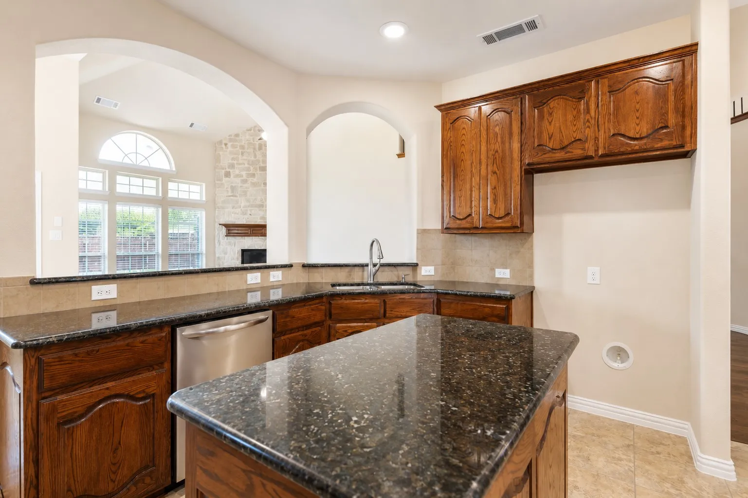 Single Family Residence For Sale in Tarrant County , 9828 Milkweed Lane, Fort Worth, Texas 76177, 6 Bedroom, 4 Bathroom, 2 Garage spaces, 4,565 Sqft, built in 2017, mls#21300735, Real Estate Agent in Fort Worth, Homes For Sale in Tarrant county, Homes For Sale in Fort Worth, Realtor in Fort Worth Texas, Real Estate Brokerage Independent Realty Texas, Luminita Cordes Realtor