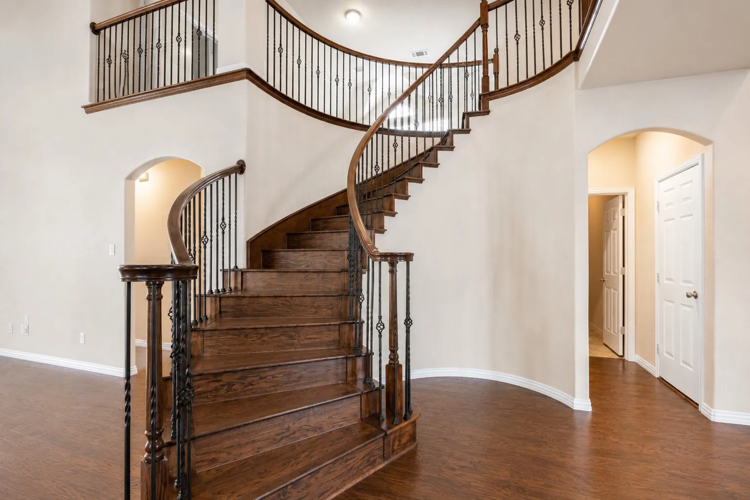Single Family Residence For Sale in Tarrant County , 9828 Milkweed Lane, Fort Worth, Texas 76177, 6 Bedroom, 4 Bathroom, 2 Garage spaces, 4,565 Sqft, built in 2017, mls#21300735, Real Estate Agent in Fort Worth, Homes For Sale in Tarrant county, Homes For Sale in Fort Worth, Realtor in Fort Worth Texas, Real Estate Brokerage Independent Realty Texas, Luminita Cordes Realtor