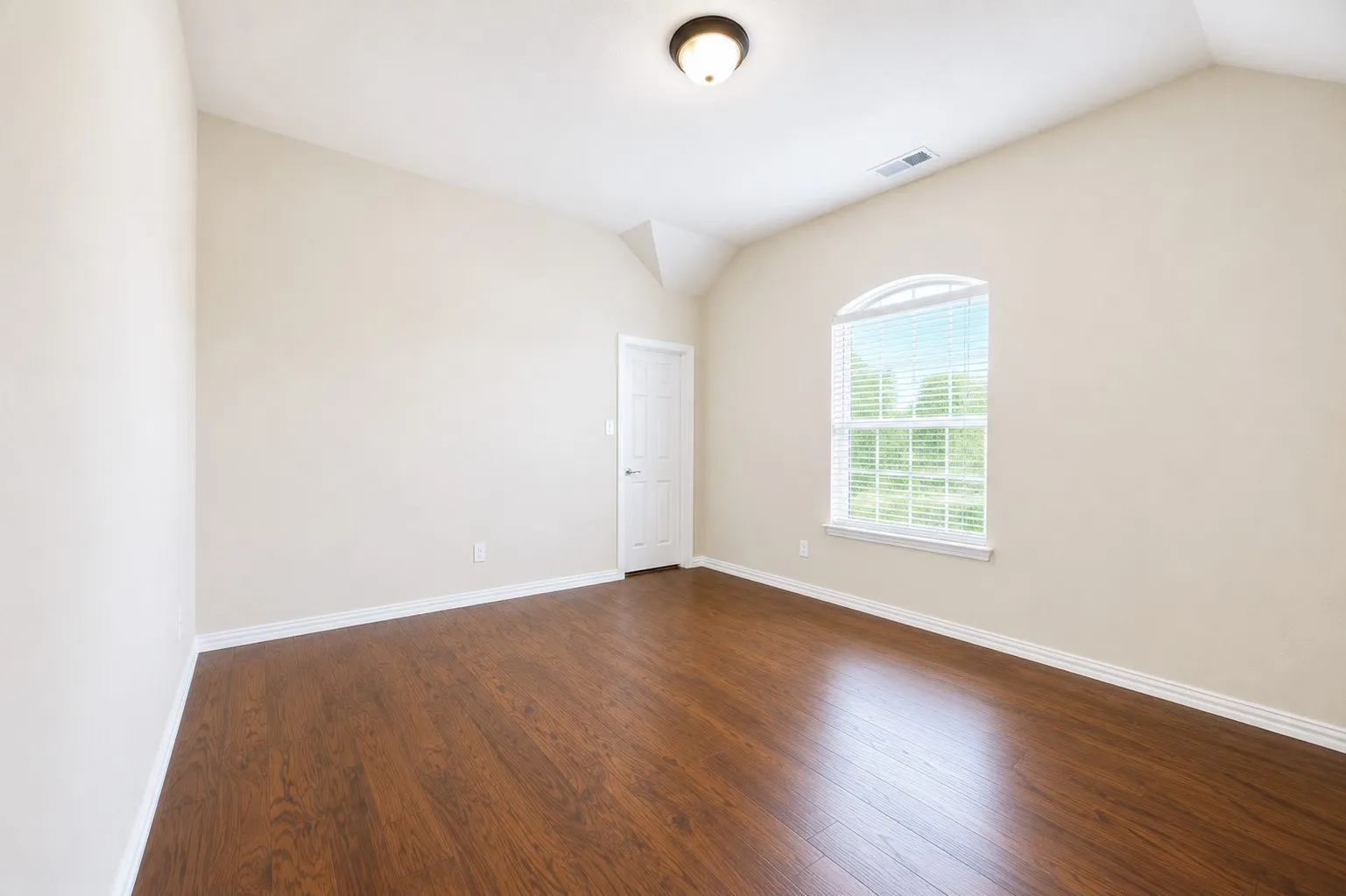 Single Family Residence For Sale in Tarrant County , 9828 Milkweed Lane, Fort Worth, Texas 76177, 6 Bedroom, 4 Bathroom, 2 Garage spaces, 4,565 Sqft, built in 2017, mls#21300735, Real Estate Agent in Fort Worth, Homes For Sale in Tarrant county, Homes For Sale in Fort Worth, Realtor in Fort Worth Texas, Real Estate Brokerage Independent Realty Texas, Luminita Cordes Realtor