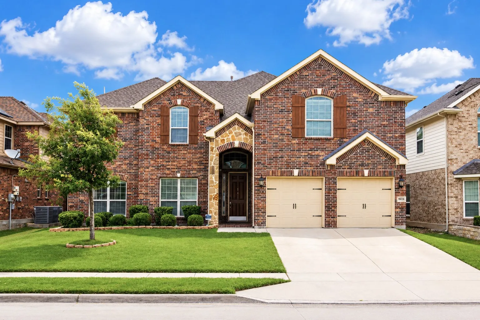 Single Family Residence For Sale in Tarrant County , 9828 Milkweed Lane, Fort Worth, Texas 76177, 6 Bedroom, 4 Bathroom, 2 Garage spaces, 4,565 Sqft, built in 2017, mls#21300735, Real Estate Agent in Fort Worth, Homes For Sale in Tarrant county, Homes For Sale in Fort Worth, Realtor in Fort Worth Texas, Real Estate Brokerage Independent Realty Texas, Luminita Cordes Realtor