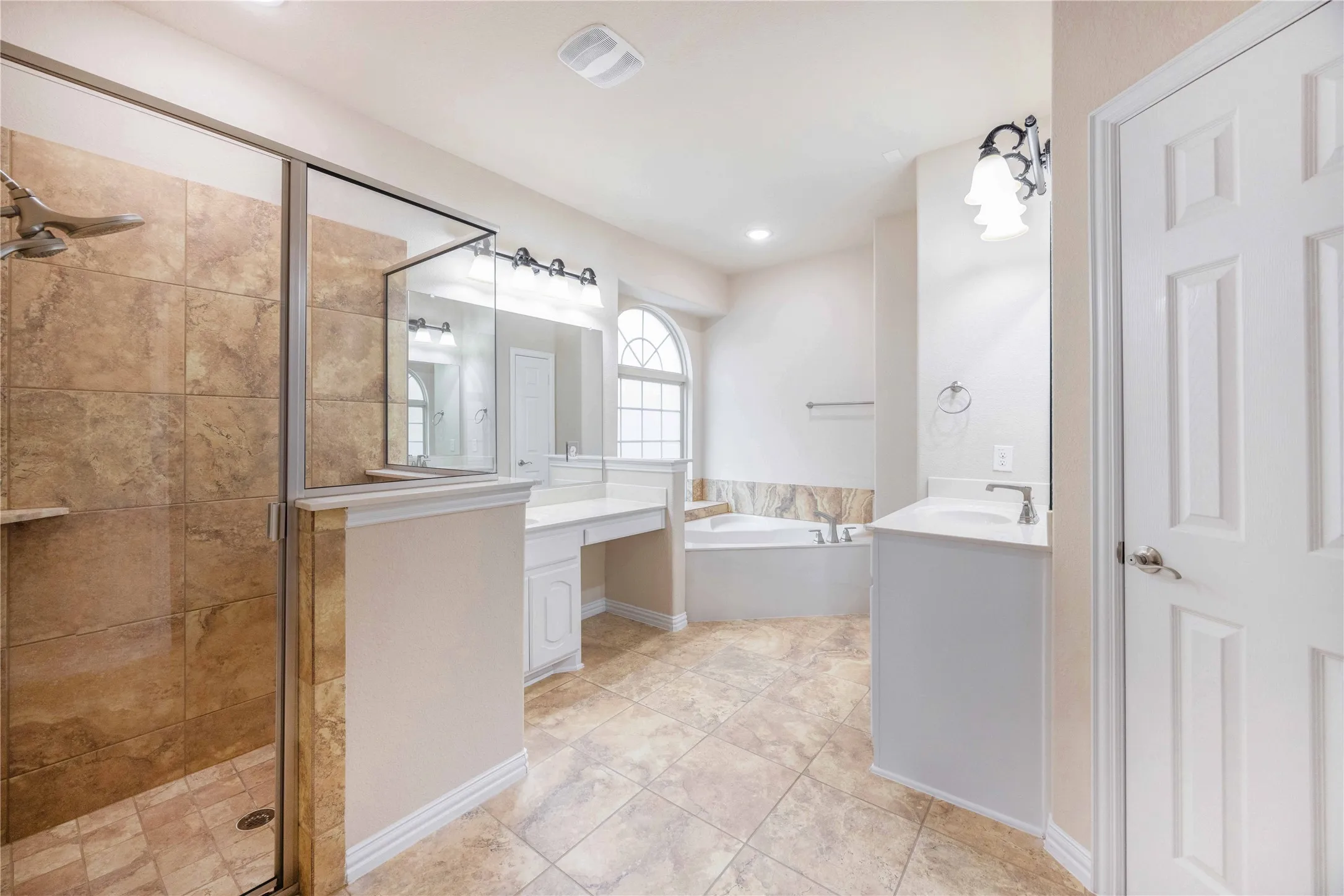 Single Family Residence For Sale in Tarrant County , 9828 Milkweed Lane, Fort Worth, Texas 76177, 6 Bedroom, 4 Bathroom, 2 Garage spaces, 4,565 Sqft, built in 2017, mls#21300735, Real Estate Agent in Fort Worth, Homes For Sale in Tarrant county, Homes For Sale in Fort Worth, Realtor in Fort Worth Texas, Real Estate Brokerage Independent Realty Texas, Luminita Cordes Realtor