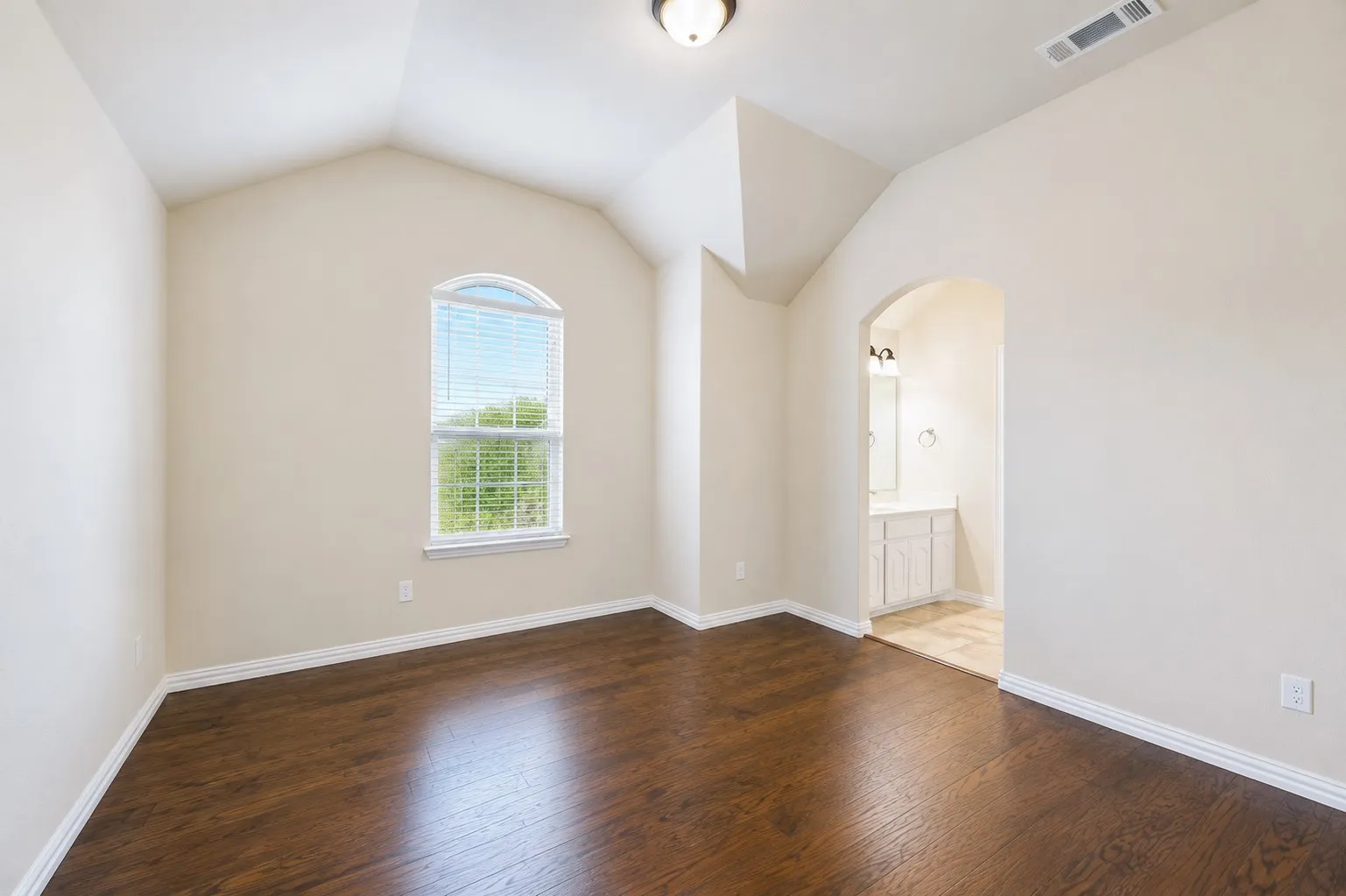 Single Family Residence For Sale in Tarrant County , 9828 Milkweed Lane, Fort Worth, Texas 76177, 6 Bedroom, 4 Bathroom, 2 Garage spaces, 4,565 Sqft, built in 2017, mls#21300735, Real Estate Agent in Fort Worth, Homes For Sale in Tarrant county, Homes For Sale in Fort Worth, Realtor in Fort Worth Texas, Real Estate Brokerage Independent Realty Texas, Luminita Cordes Realtor