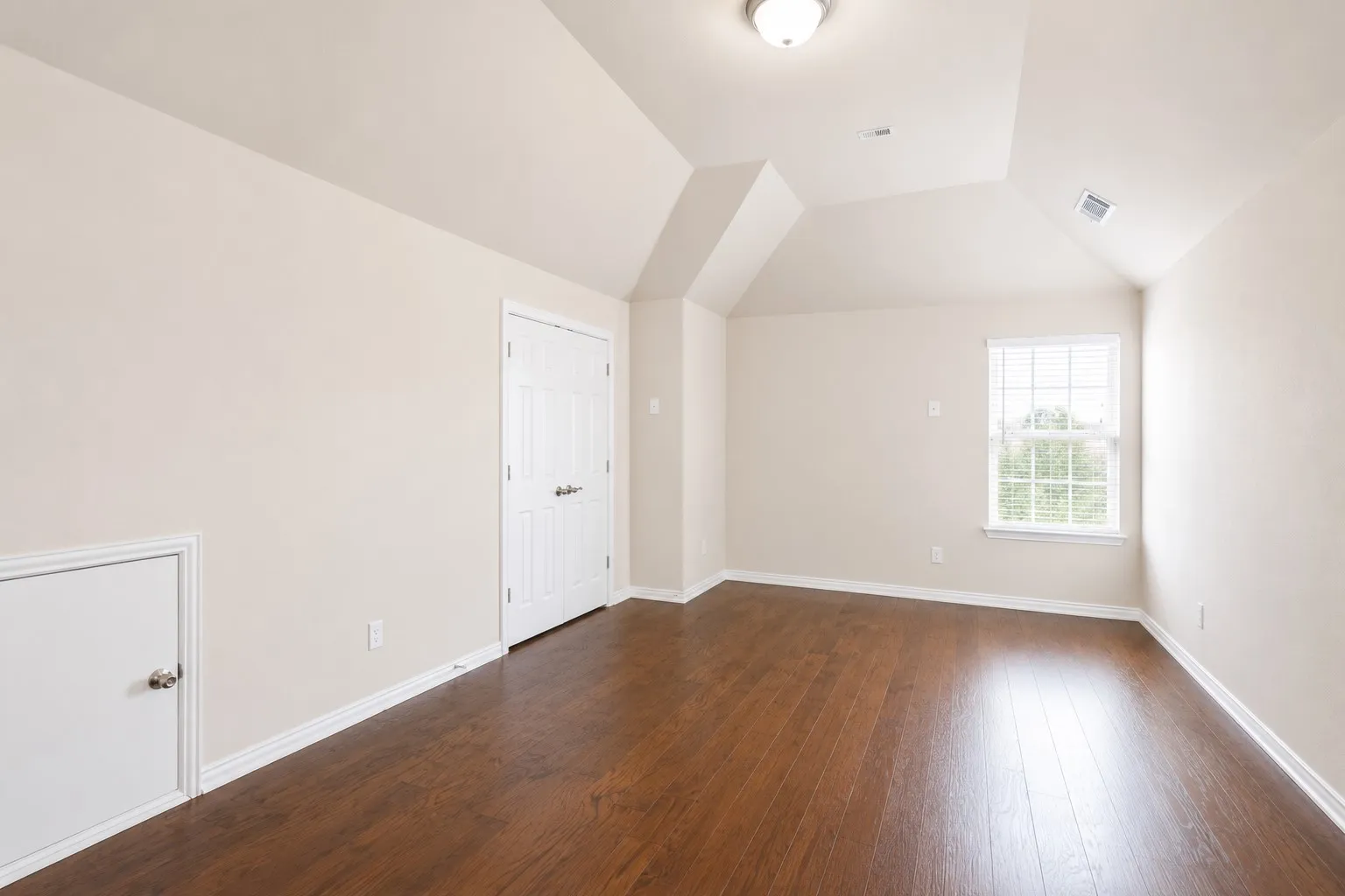 Single Family Residence For Sale in Tarrant County , 9828 Milkweed Lane, Fort Worth, Texas 76177, 6 Bedroom, 4 Bathroom, 2 Garage spaces, 4,565 Sqft, built in 2017, mls#21300735, Real Estate Agent in Fort Worth, Homes For Sale in Tarrant county, Homes For Sale in Fort Worth, Realtor in Fort Worth Texas, Real Estate Brokerage Independent Realty Texas, Luminita Cordes Realtor