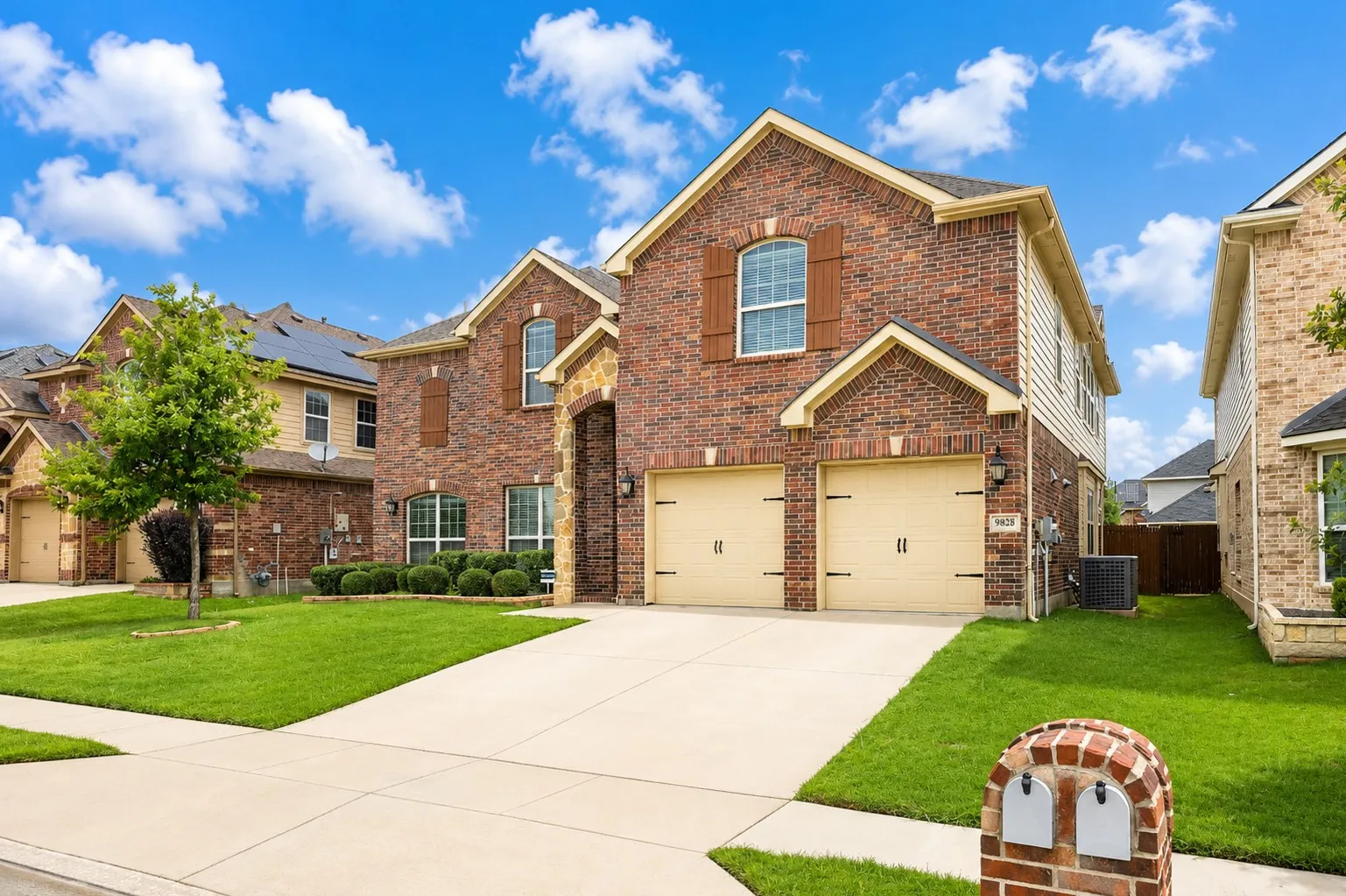 Single Family Residence For Sale in Tarrant County , 9828 Milkweed Lane, Fort Worth, Texas 76177, 6 Bedroom, 4 Bathroom, 2 Garage spaces, 4,565 Sqft, built in 2017, mls#21300735, Real Estate Agent in Fort Worth, Homes For Sale in Tarrant county, Homes For Sale in Fort Worth, Realtor in Fort Worth Texas, Real Estate Brokerage Independent Realty Texas, Luminita Cordes Realtor