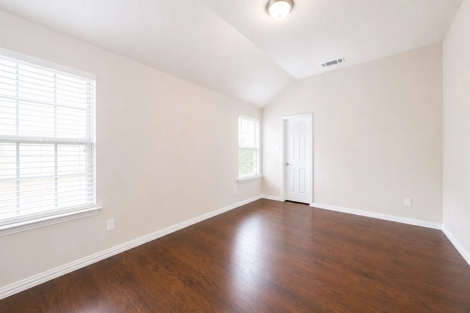 Single Family Residence For Sale in Tarrant County , 9828 Milkweed Lane, Fort Worth, Texas 76177, 6 Bedroom, 4 Bathroom, 2 Garage spaces, 4,565 Sqft, built in 2017, mls#21300735, Real Estate Agent in Fort Worth, Homes For Sale in Tarrant county, Homes For Sale in Fort Worth, Realtor in Fort Worth Texas, Real Estate Brokerage Independent Realty Texas, Luminita Cordes Realtor