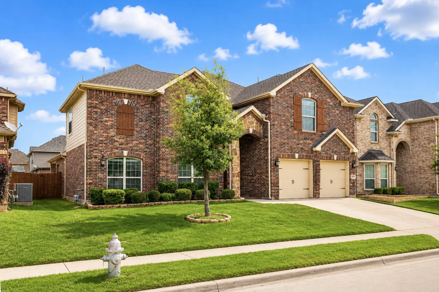 Single Family Residence For Sale in Tarrant County , 9828 Milkweed Lane, Fort Worth, Texas 76177, 6 Bedroom, 4 Bathroom, 2 Garage spaces, 4,565 Sqft, built in 2017, mls#21300735, Real Estate Agent in Fort Worth, Homes For Sale in Tarrant county, Homes For Sale in Fort Worth, Realtor in Fort Worth Texas, Real Estate Brokerage Independent Realty Texas, Luminita Cordes Realtor