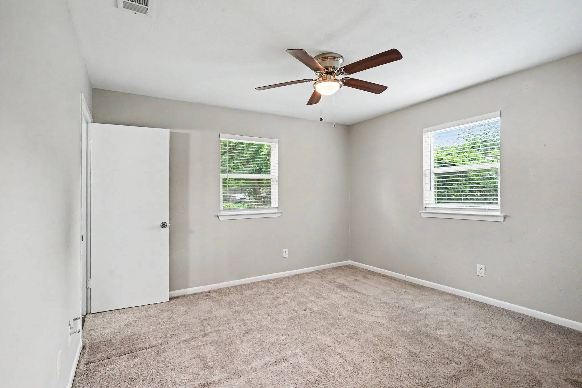 Single Family Residence For Sale in Tarrant County , 809 E Bovell Street, Crowley, Texas 76036, 3 Bedroom, 2 Bathroom, 2 Garage spaces, 1,080 Sqft, built in 1968, mls#21292732, Real Estate Agent in Crowley, Homes For Sale in Tarrant county, Homes For Sale in Crowley, Realtor in Crowley Texas, Real Estate Brokerage Independent Realty Texas, Luminita Cordes Realtor