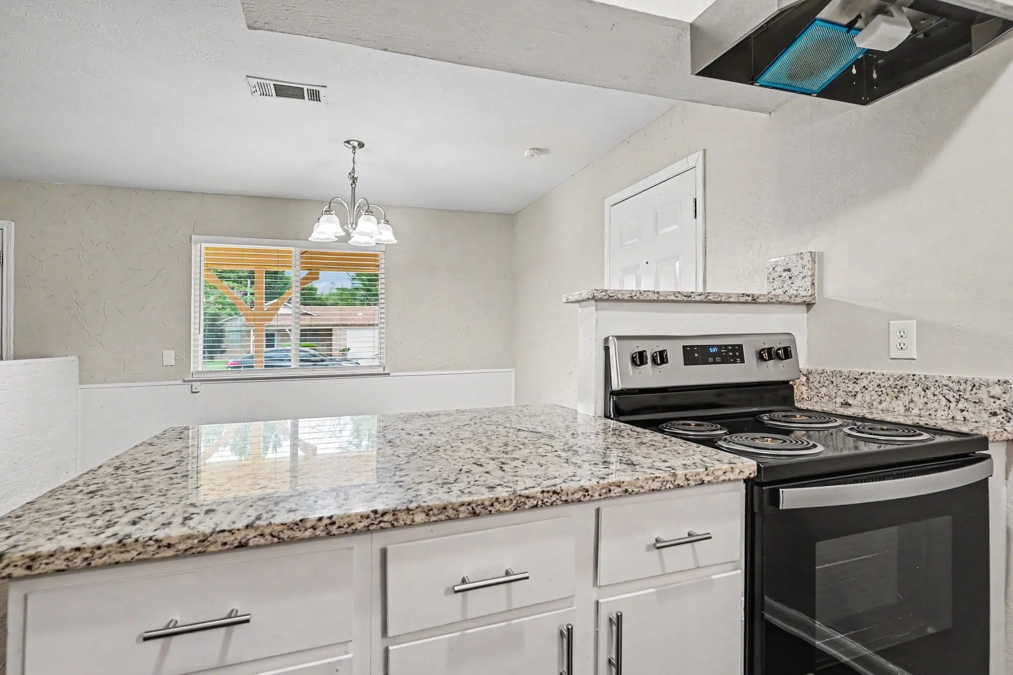 Single Family Residence For Sale in Tarrant County , 809 E Bovell Street, Crowley, Texas 76036, 3 Bedroom, 2 Bathroom, 2 Garage spaces, 1,080 Sqft, built in 1968, mls#21292732, Real Estate Agent in Crowley, Homes For Sale in Tarrant county, Homes For Sale in Crowley, Realtor in Crowley Texas, Real Estate Brokerage Independent Realty Texas, Luminita Cordes Realtor