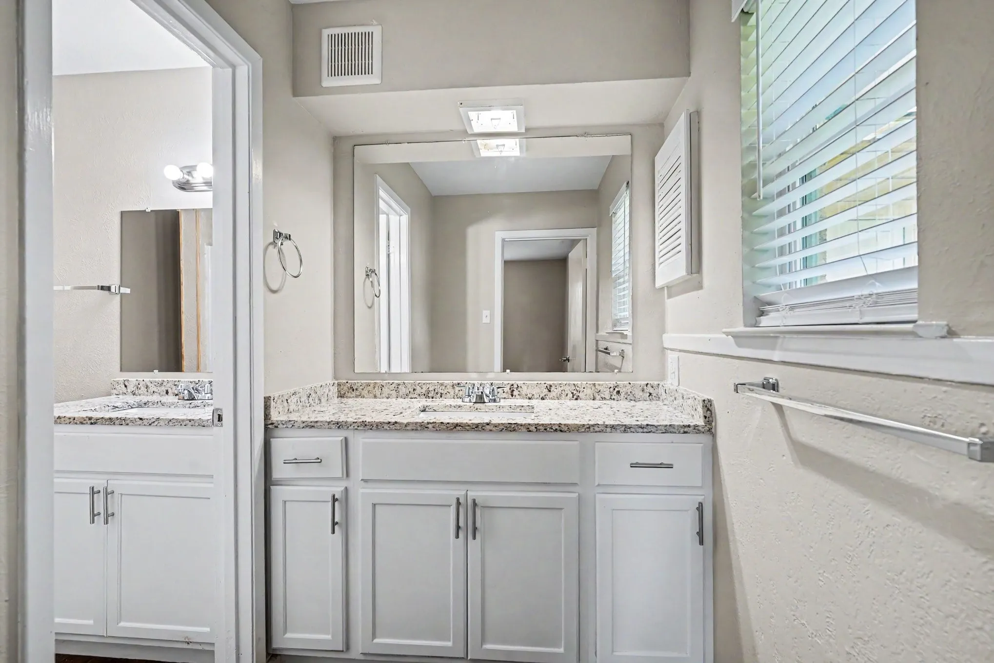 Single Family Residence For Sale in Tarrant County , 809 E Bovell Street, Crowley, Texas 76036, 3 Bedroom, 2 Bathroom, 2 Garage spaces, 1,080 Sqft, built in 1968, mls#21292732, Real Estate Agent in Crowley, Homes For Sale in Tarrant county, Homes For Sale in Crowley, Realtor in Crowley Texas, Real Estate Brokerage Independent Realty Texas, Luminita Cordes Realtor