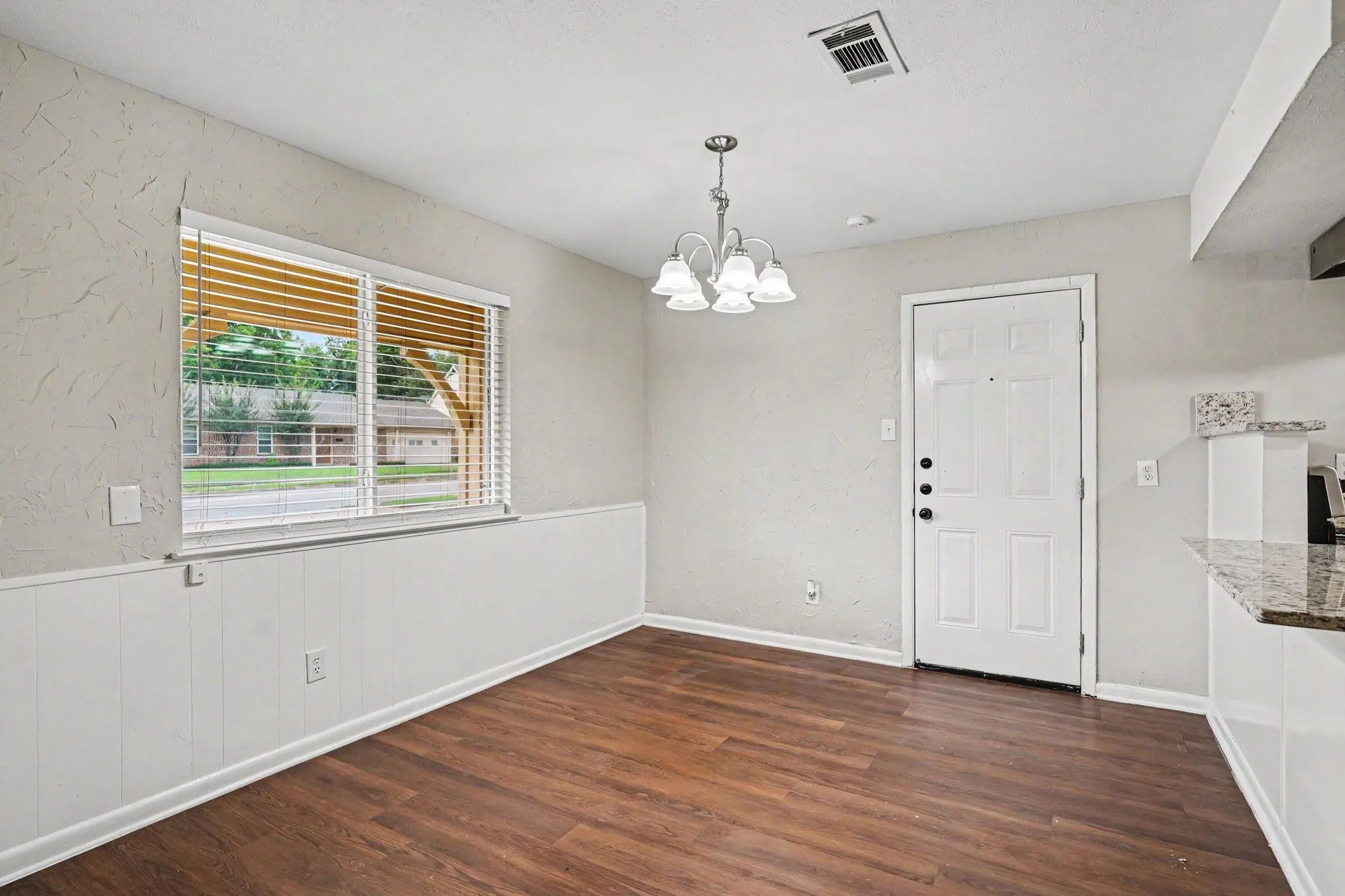 Single Family Residence For Sale in Tarrant County , 809 E Bovell Street, Crowley, Texas 76036, 3 Bedroom, 2 Bathroom, 2 Garage spaces, 1,080 Sqft, built in 1968, mls#21292732, Real Estate Agent in Crowley, Homes For Sale in Tarrant county, Homes For Sale in Crowley, Realtor in Crowley Texas, Real Estate Brokerage Independent Realty Texas, Luminita Cordes Realtor