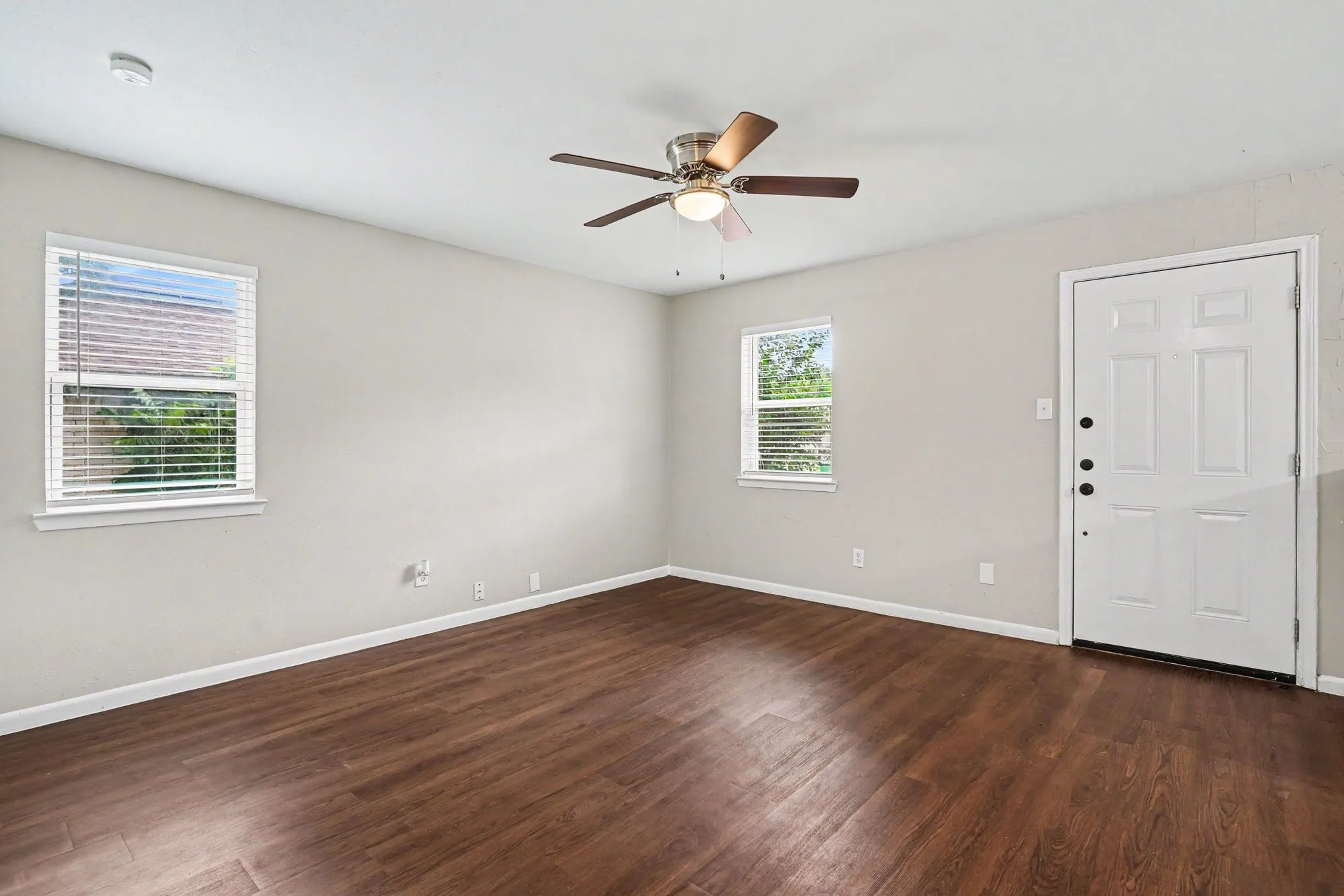 Single Family Residence For Sale in Tarrant County , 809 E Bovell Street, Crowley, Texas 76036, 3 Bedroom, 2 Bathroom, 2 Garage spaces, 1,080 Sqft, built in 1968, mls#21292732, Real Estate Agent in Crowley, Homes For Sale in Tarrant county, Homes For Sale in Crowley, Realtor in Crowley Texas, Real Estate Brokerage Independent Realty Texas, Luminita Cordes Realtor