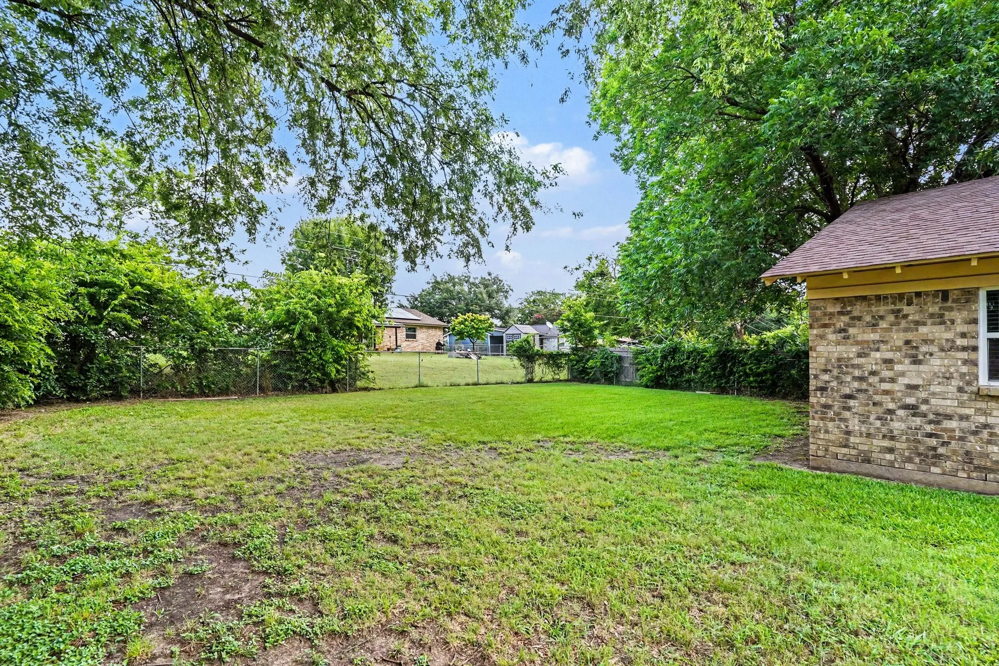 Single Family Residence For Sale in Tarrant County , 809 E Bovell Street, Crowley, Texas 76036, 3 Bedroom, 2 Bathroom, 2 Garage spaces, 1,080 Sqft, built in 1968, mls#21292732, Real Estate Agent in Crowley, Homes For Sale in Tarrant county, Homes For Sale in Crowley, Realtor in Crowley Texas, Real Estate Brokerage Independent Realty Texas, Luminita Cordes Realtor