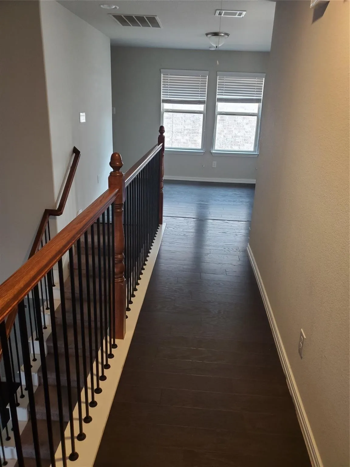 Single Family Residence For Sale in Dallas County , 1913 Edgewater Drive, Garland, Texas 75043, 4 Bedroom, 3 Bathroom, 2 Garage spaces, 2,422 Sqft, built in 2017, mls#21300935, Real Estate Agent in Garland, Homes For Sale in Dallas county, Homes For Sale in Garland, Realtor in Garland Texas, Real Estate Brokerage Independent Realty Texas, Luminita Cordes Realtor