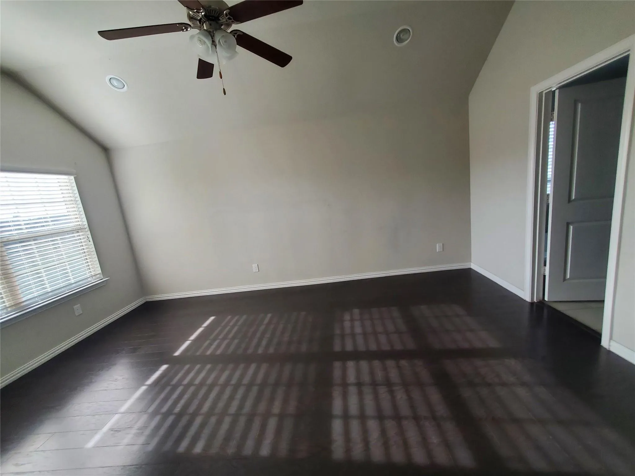 Single Family Residence For Sale in Dallas County , 1913 Edgewater Drive, Garland, Texas 75043, 4 Bedroom, 3 Bathroom, 2 Garage spaces, 2,422 Sqft, built in 2017, mls#21300935, Real Estate Agent in Garland, Homes For Sale in Dallas county, Homes For Sale in Garland, Realtor in Garland Texas, Real Estate Brokerage Independent Realty Texas, Luminita Cordes Realtor