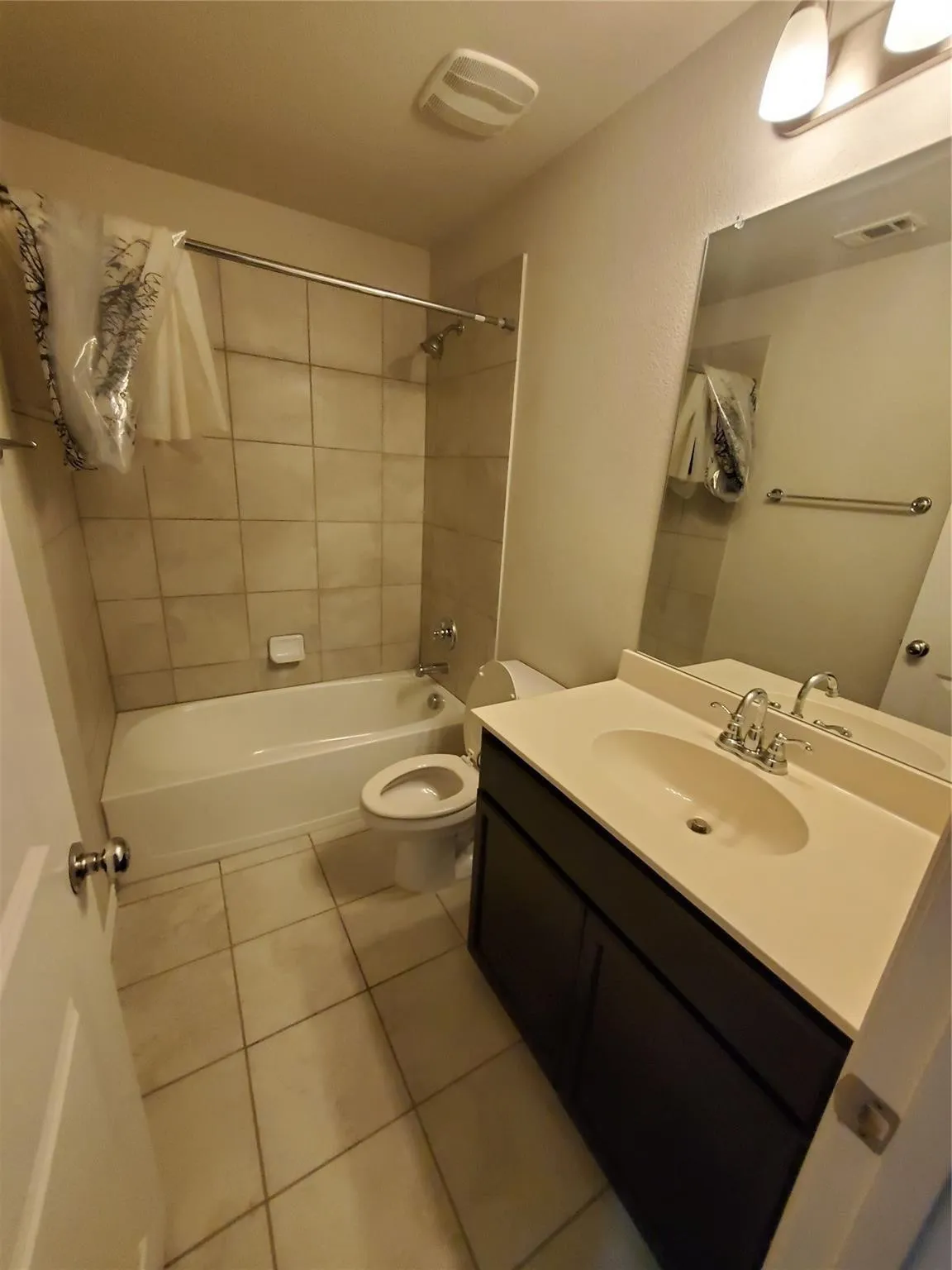 Single Family Residence For Sale in Dallas County , 1913 Edgewater Drive, Garland, Texas 75043, 4 Bedroom, 3 Bathroom, 2 Garage spaces, 2,422 Sqft, built in 2017, mls#21300935, Real Estate Agent in Garland, Homes For Sale in Dallas county, Homes For Sale in Garland, Realtor in Garland Texas, Real Estate Brokerage Independent Realty Texas, Luminita Cordes Realtor