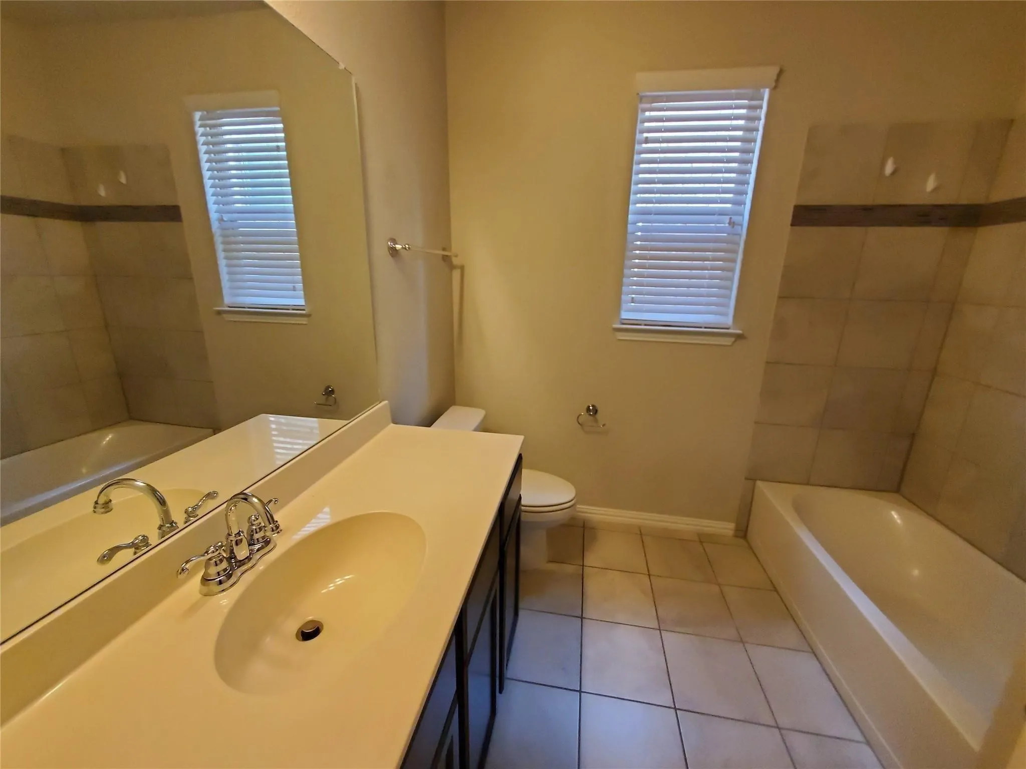 Single Family Residence For Sale in Dallas County , 1913 Edgewater Drive, Garland, Texas 75043, 4 Bedroom, 3 Bathroom, 2 Garage spaces, 2,422 Sqft, built in 2017, mls#21300935, Real Estate Agent in Garland, Homes For Sale in Dallas county, Homes For Sale in Garland, Realtor in Garland Texas, Real Estate Brokerage Independent Realty Texas, Luminita Cordes Realtor