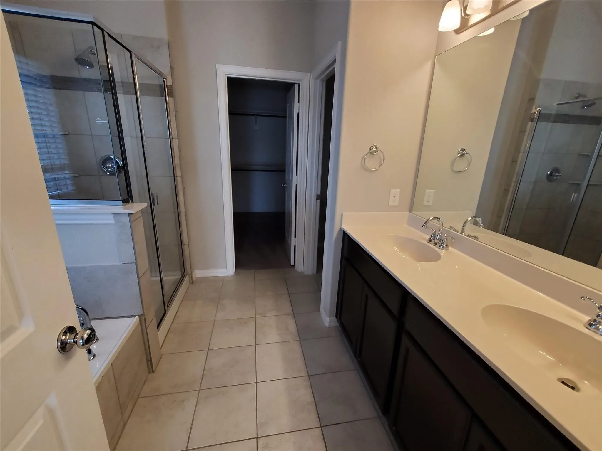 Single Family Residence For Sale in Dallas County , 1913 Edgewater Drive, Garland, Texas 75043, 4 Bedroom, 3 Bathroom, 2 Garage spaces, 2,422 Sqft, built in 2017, mls#21300935, Real Estate Agent in Garland, Homes For Sale in Dallas county, Homes For Sale in Garland, Realtor in Garland Texas, Real Estate Brokerage Independent Realty Texas, Luminita Cordes Realtor